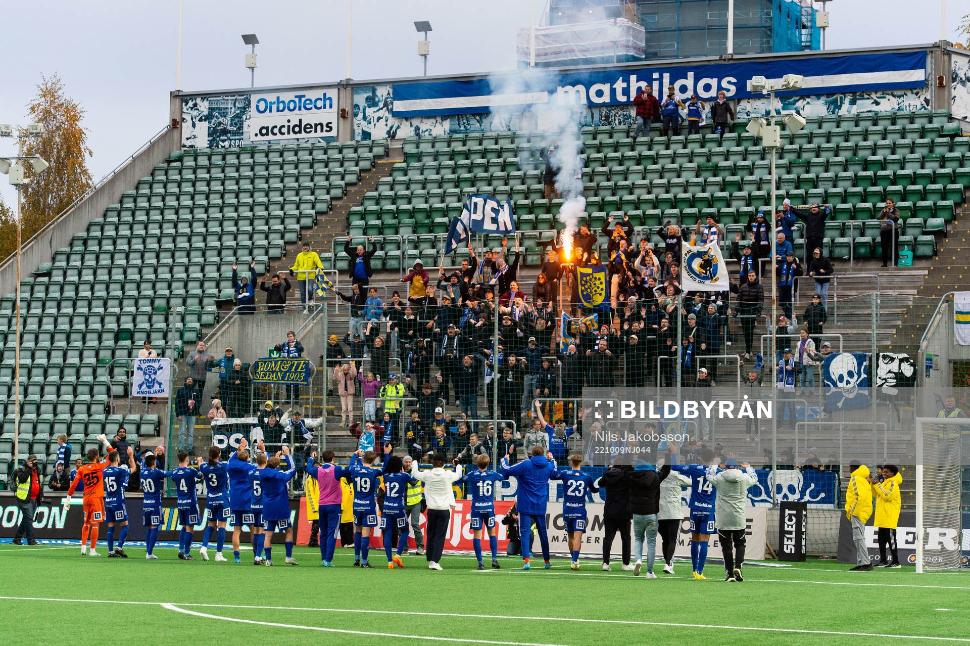 GIF Sundsvalls spelare jublar med publiken