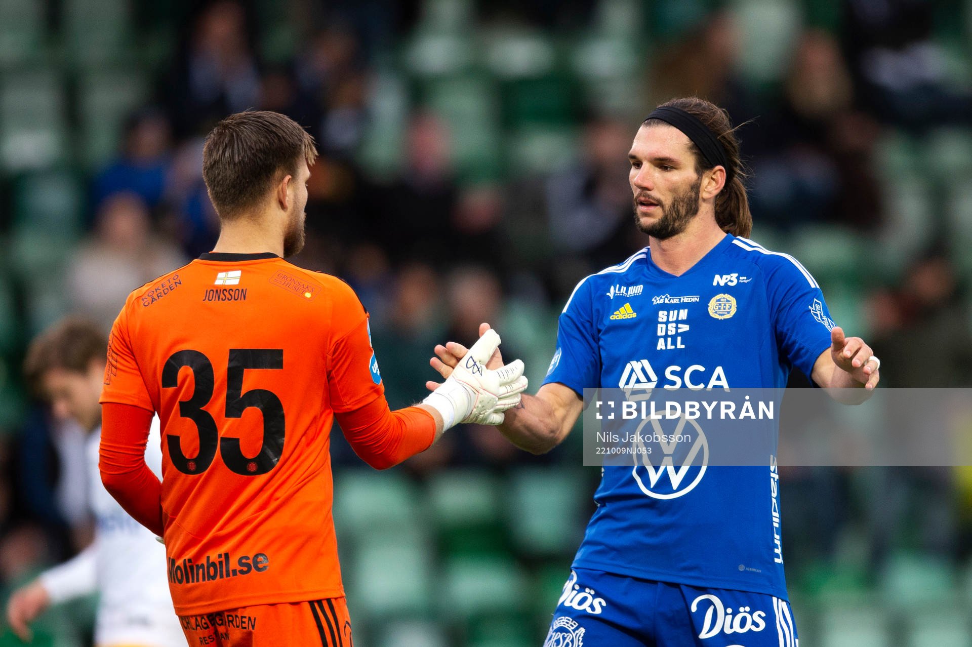 GIF Sundsvalls målvakt Oscar Jonsson och Forrest Lasso