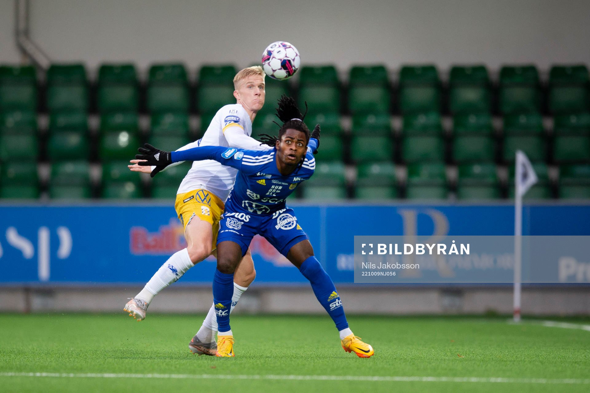 IFK Göteborgs Oscar Wendt och GIF Sundsvalls Ronaldo Damus