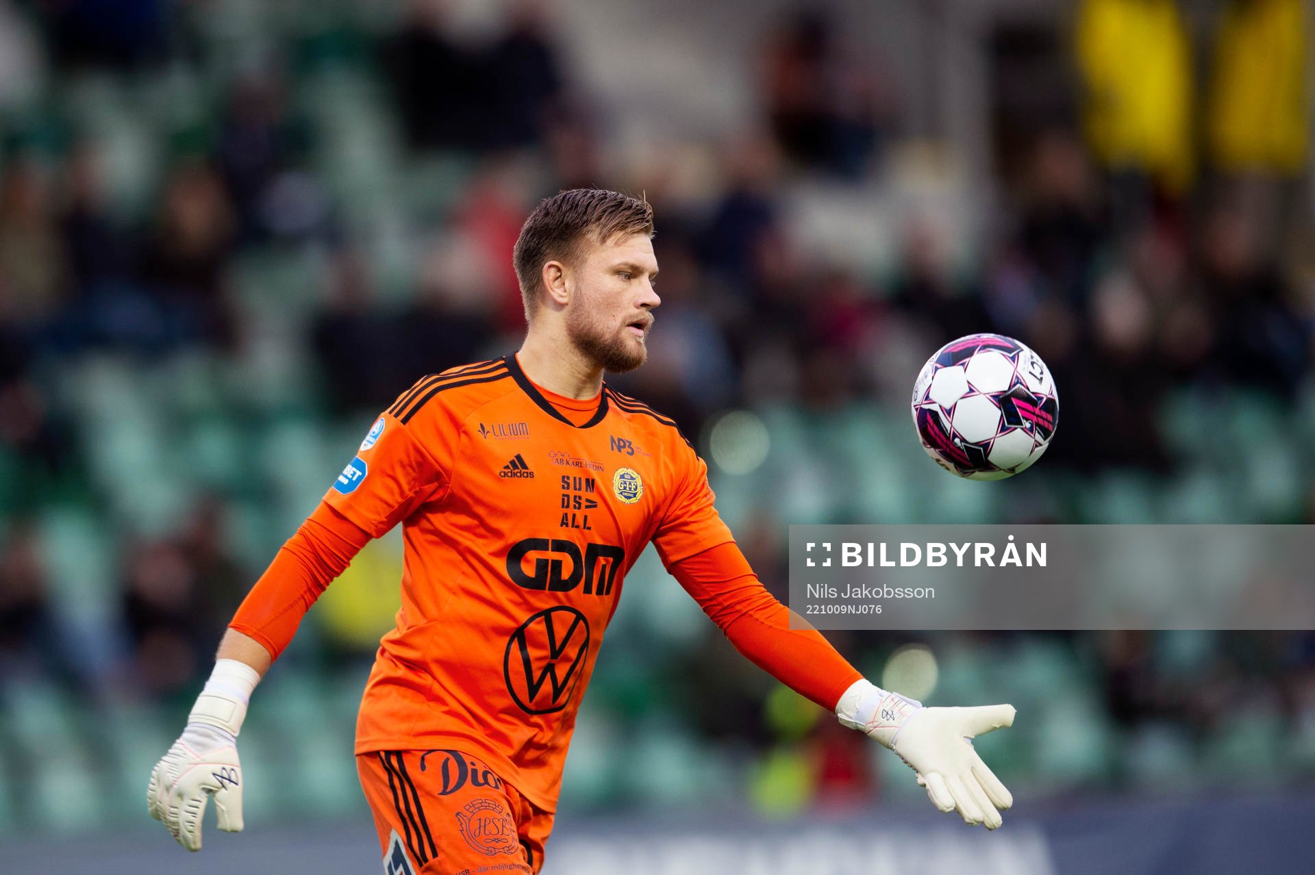 GIF Sundsvalls målvakt Oscar Jonsson under fotbollsmatchen i Allsvenskan mellan GIF Sundsvall och IFK Göteborg den 9 oktober 2022 i Sundsvall. 