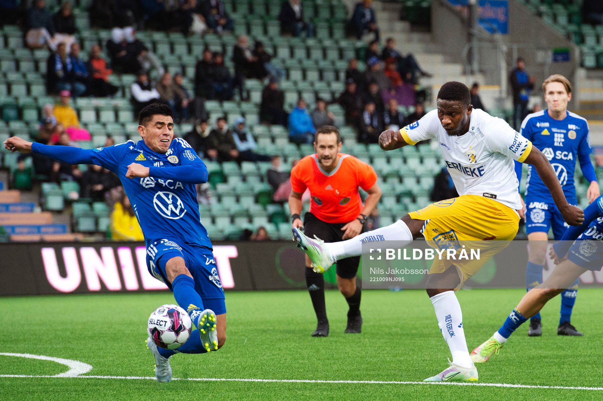 GIF Sundsvalls Joe Corona och IFK Göteborgs Suleiman