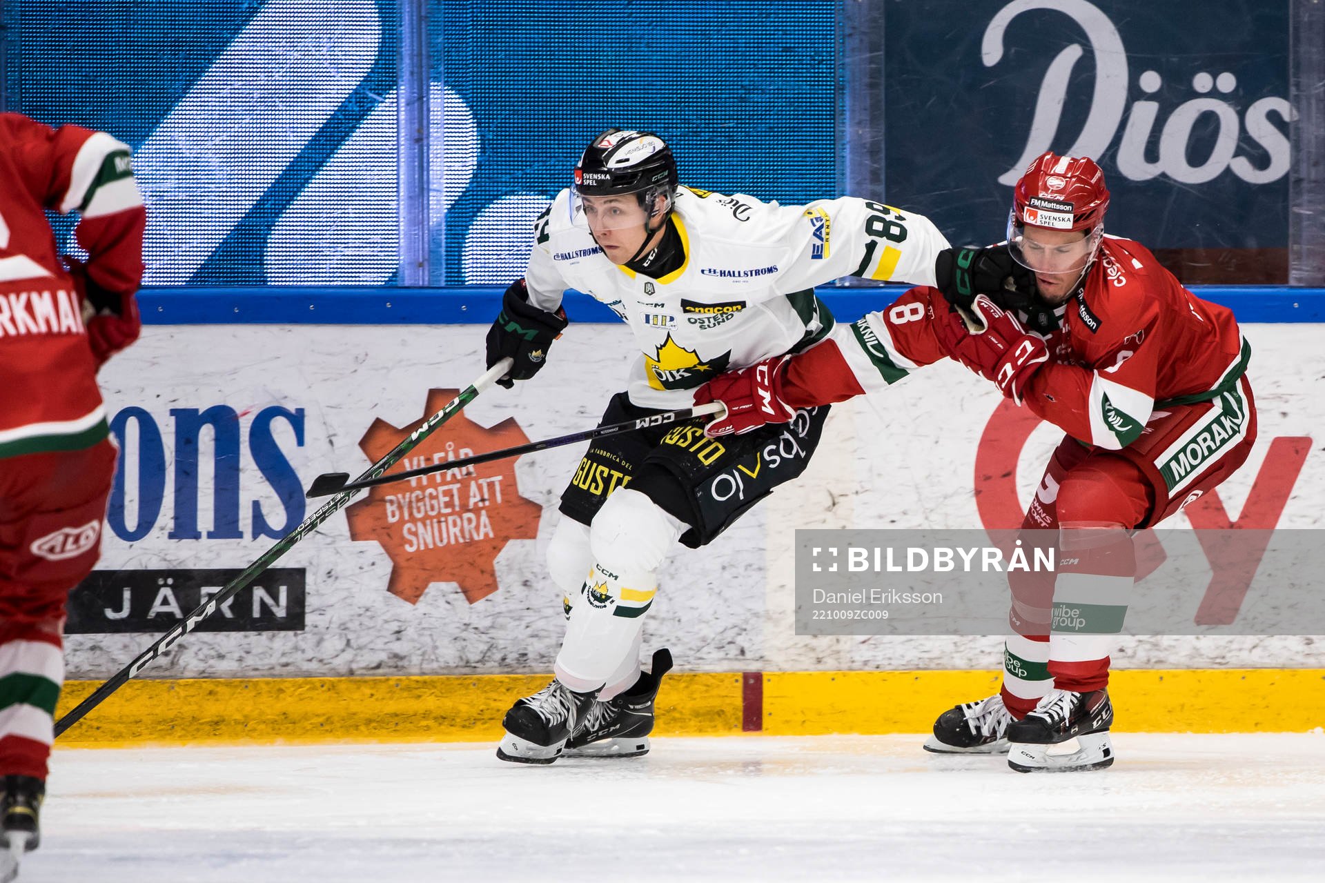 Östersunds Jeremias Lindewall och Moras Robin Johansson
