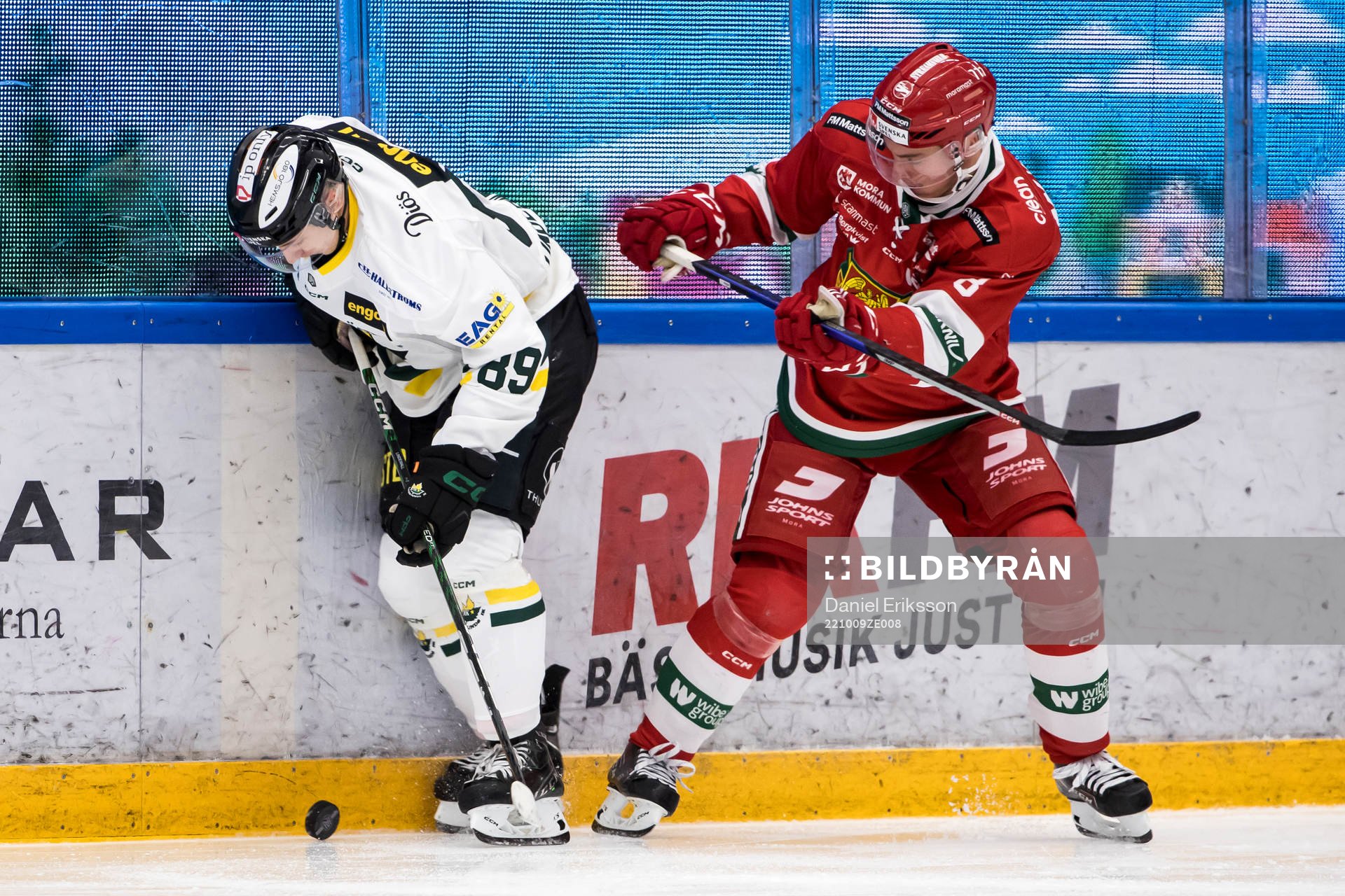Östersunds Jeremias Lindewall och Moras Robin Johansson