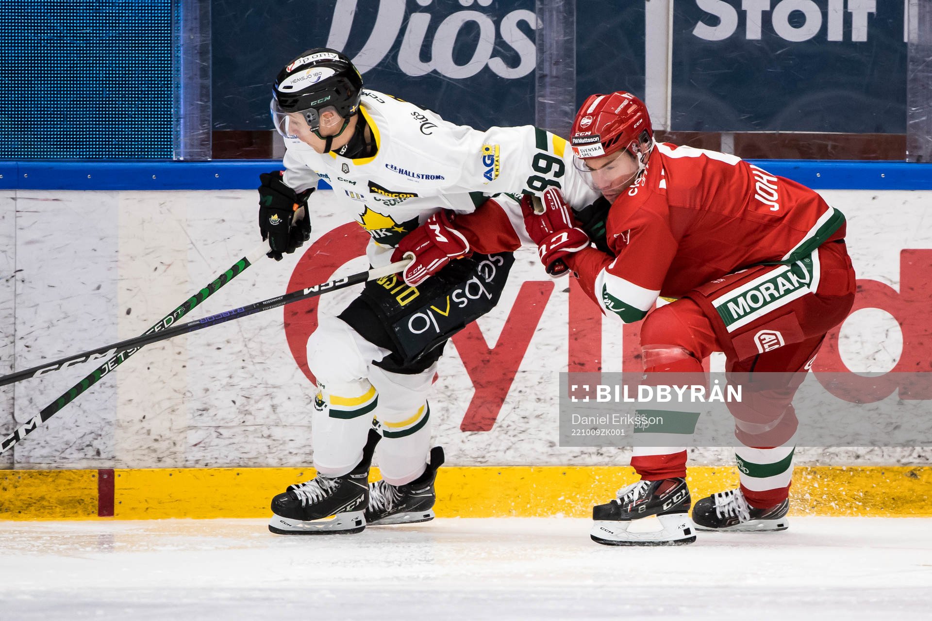 Östersunds Jeremias Lindewall och Moras Robin Johansson