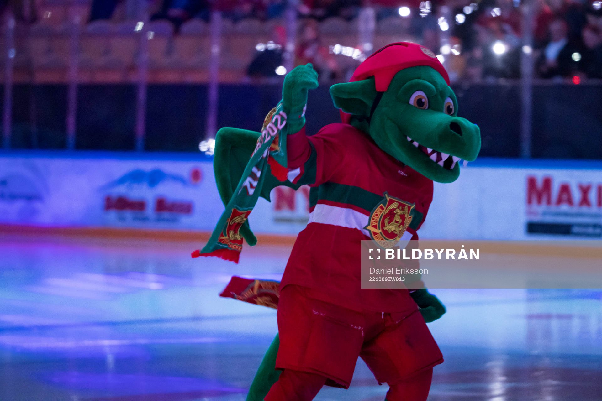 Draken innan ishockeymatchen i Hockeyallsvenskan mellan