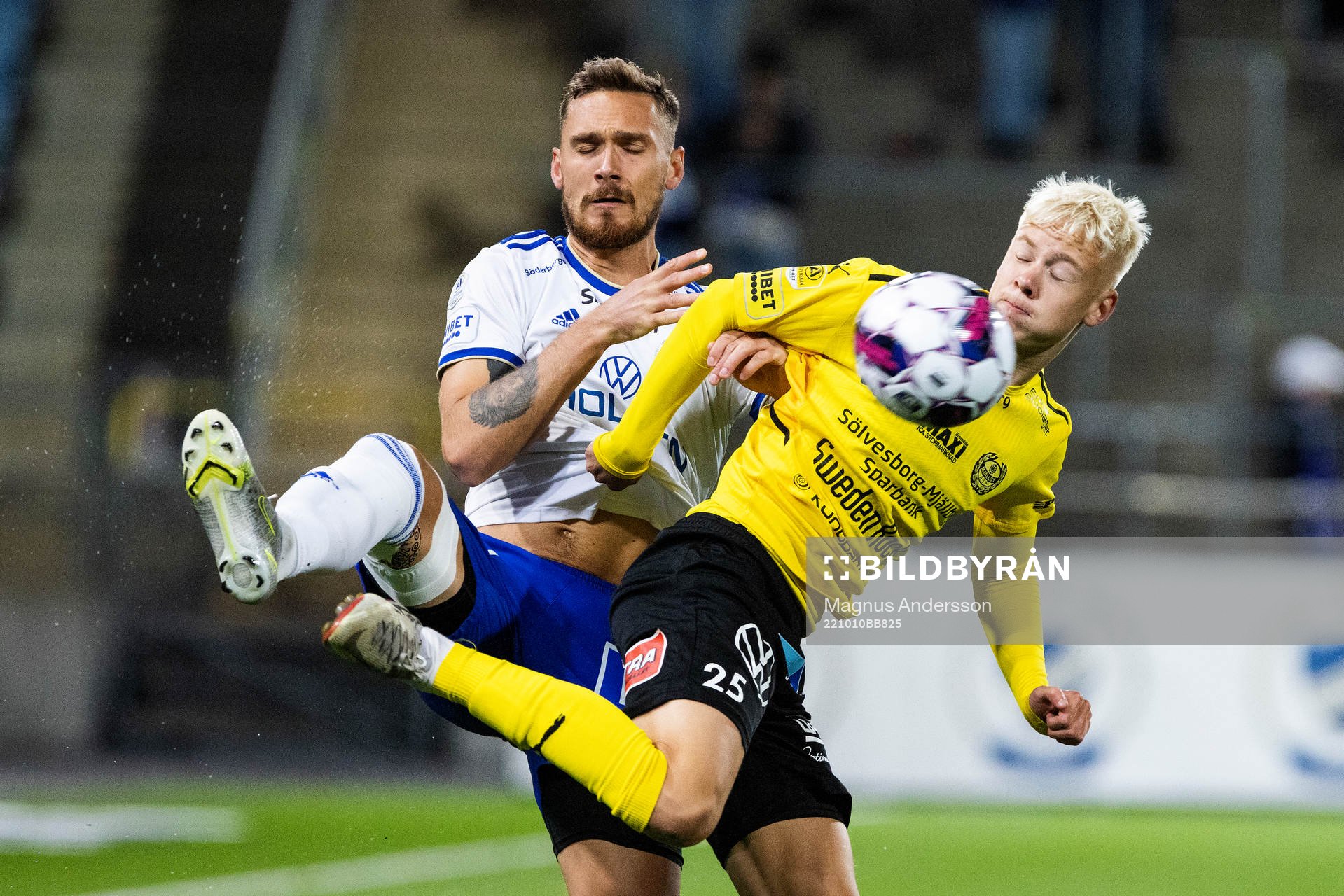 IFK Norrköpings Linus Wahlqvist Egnell och Mjällbys Otto
