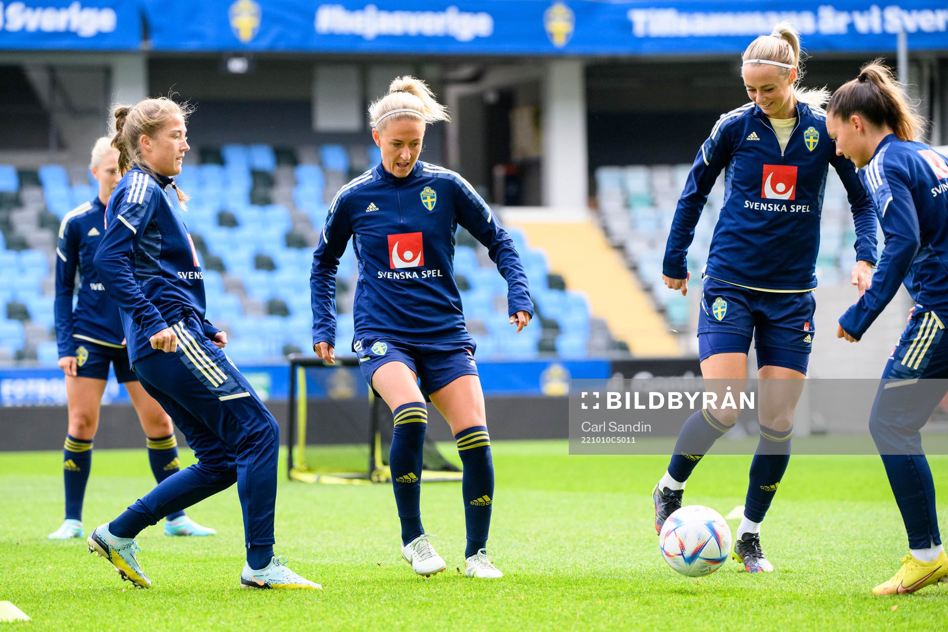 Emma Kullberg and Amanda Ilestedt of the Swedish women's