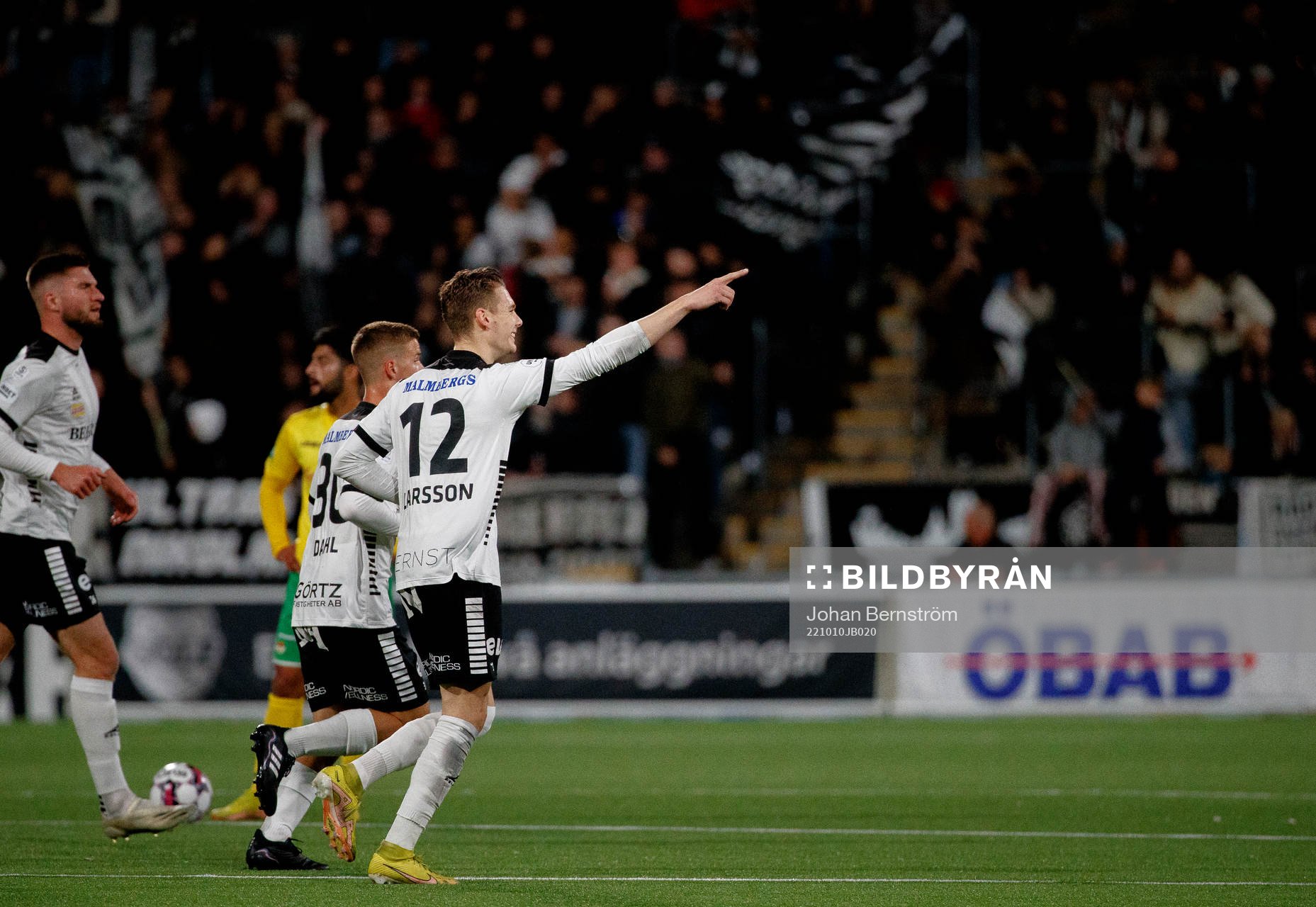 Örebros Jake Larsson jublar vid 1-0