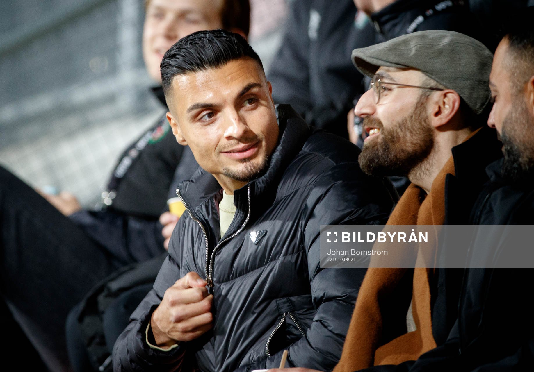 Örebros Ahmed Yasin sitter på läktaren