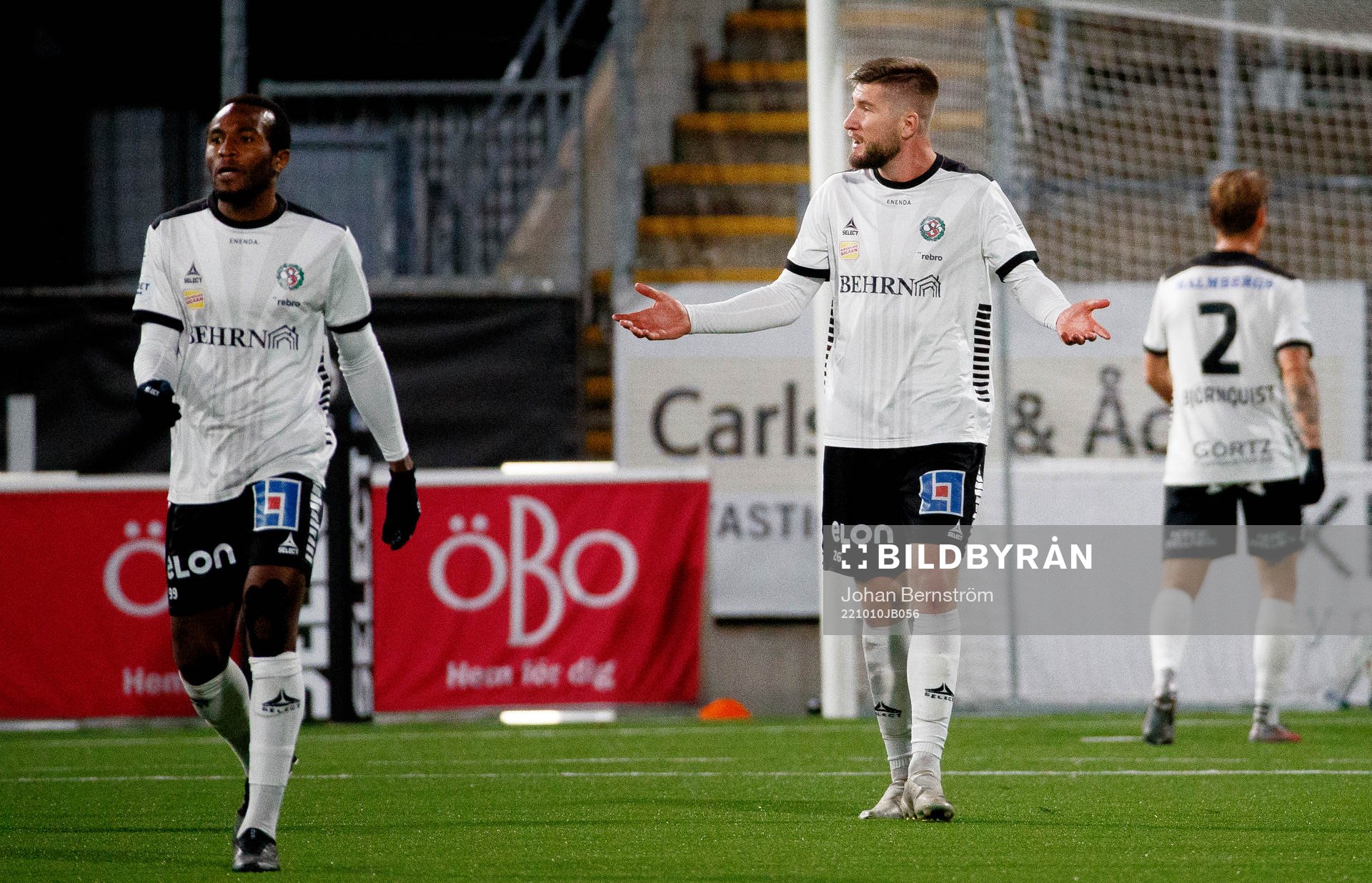 Örebros Christian Moses och Axel Oskar Andrésson deppar