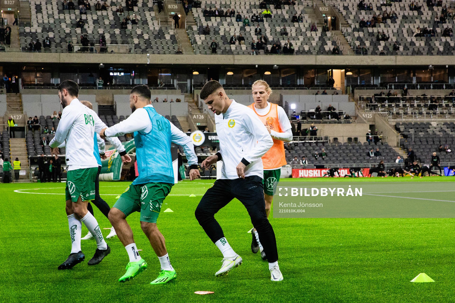 Hammarbys Edvin Kurtulus med lagkamrater