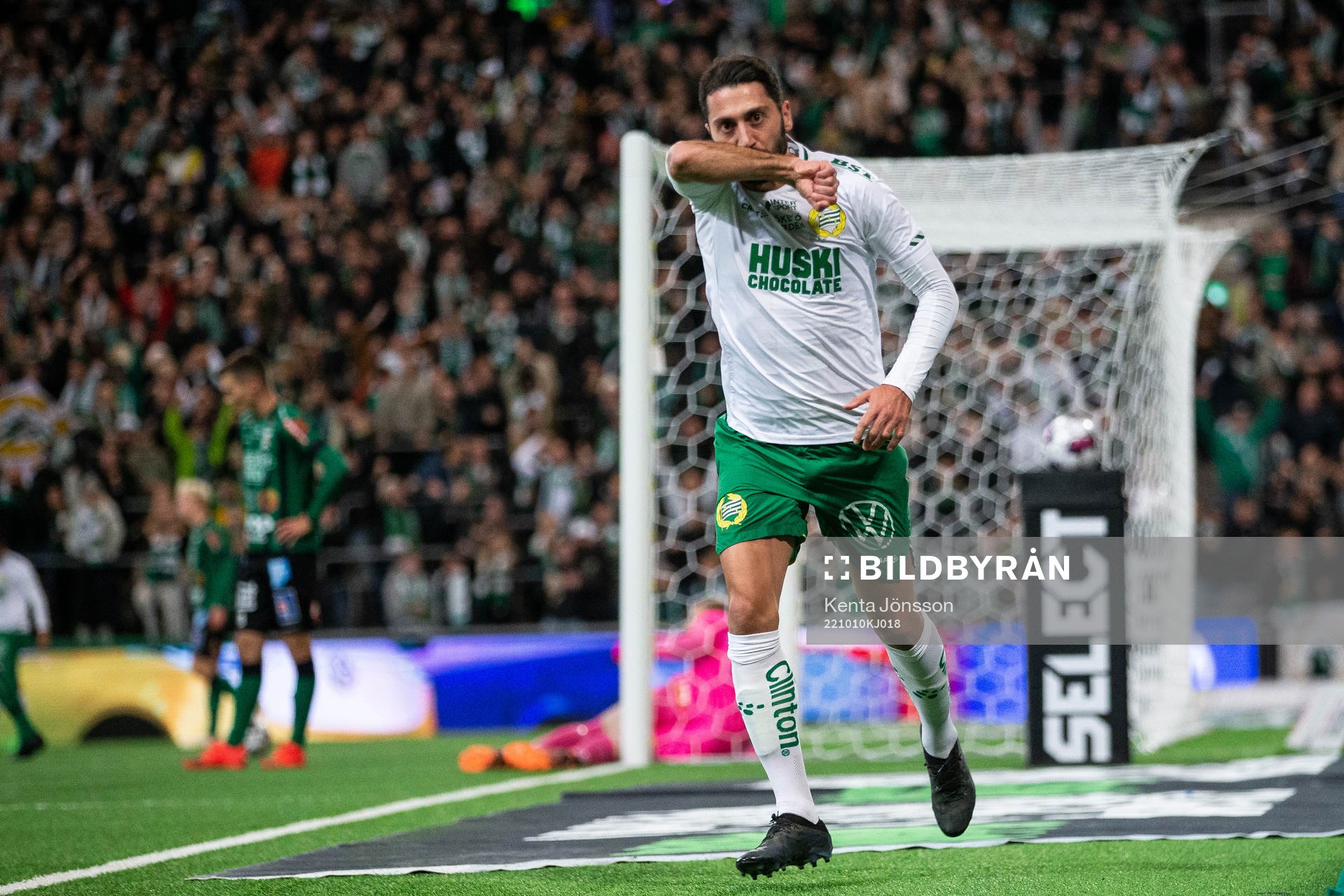 Hammarbys Nahir Besara jublar