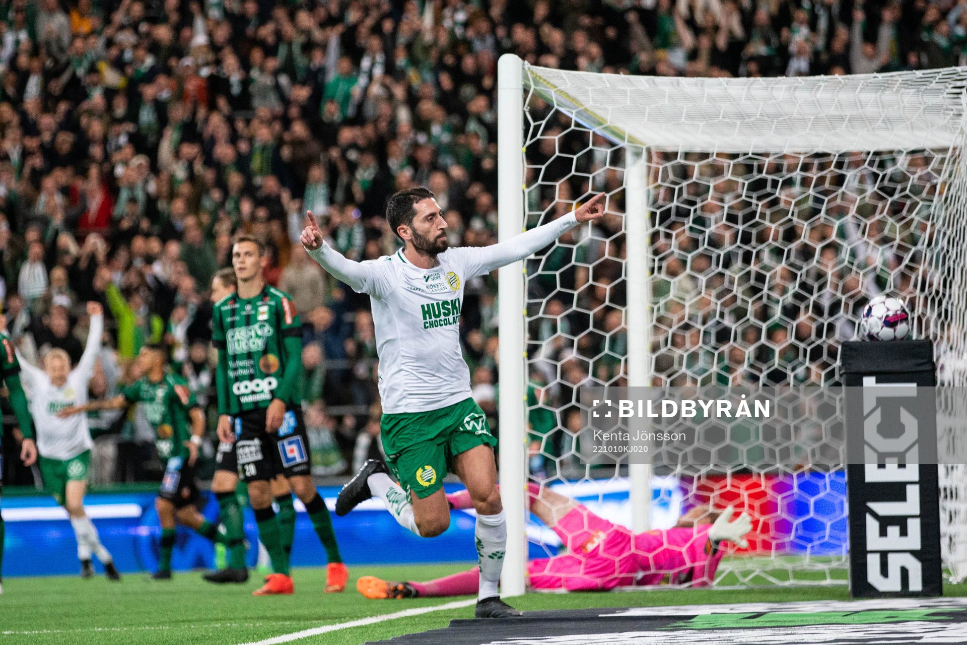Hammarbys Nahir Besara jublar