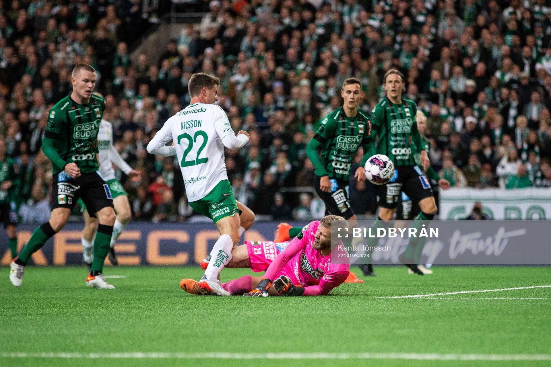 Hammarbys Joel Nilsson 2-0 bakom Varbergs målvakt Fredrik