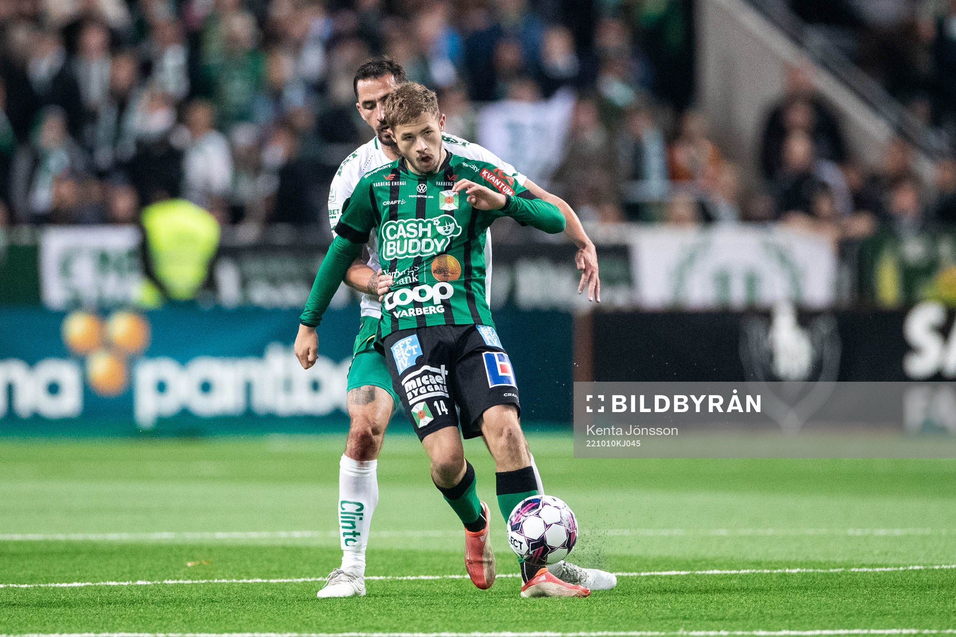 Hammarbys Loret Sadiku och Varbergs Oliver Alfonsi