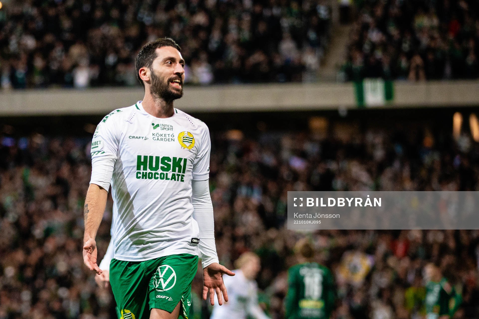 Hammarbys Nahir Besara jublar