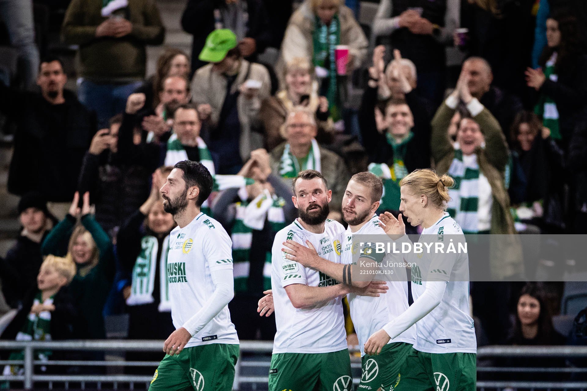Hammarbys Darijan Bojanic jublar med Nahir Besara, Mads