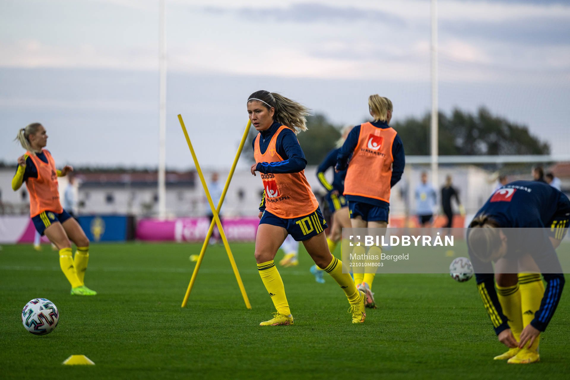 Loreta Kullashi of Sweden warms up