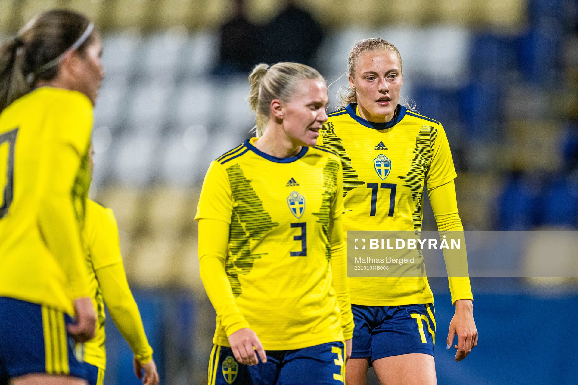 Josefin Rybrink and Elma Junttila Nelhage of Sweden