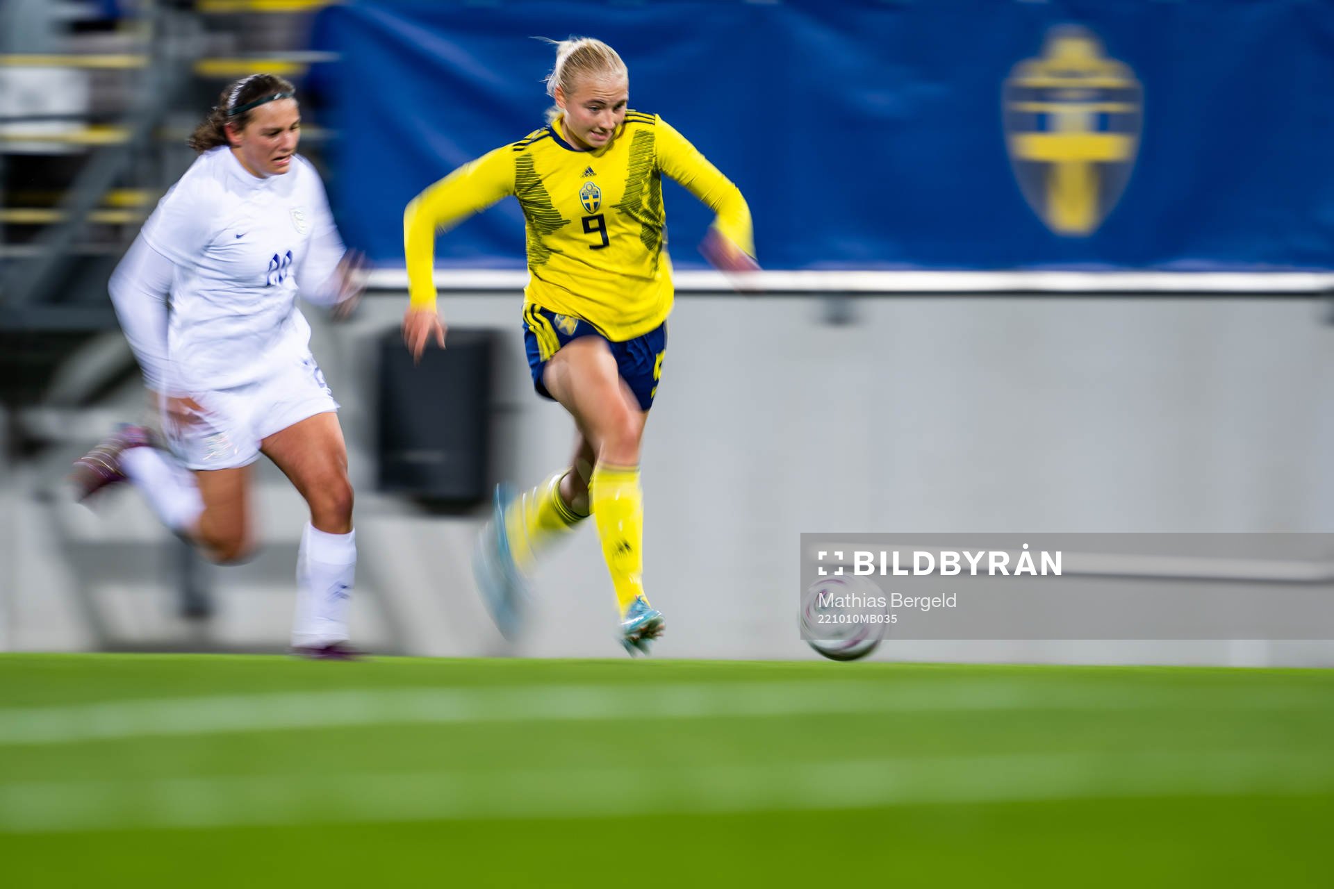 Mel Filis of England and Stinalisa Johansson of Sweden