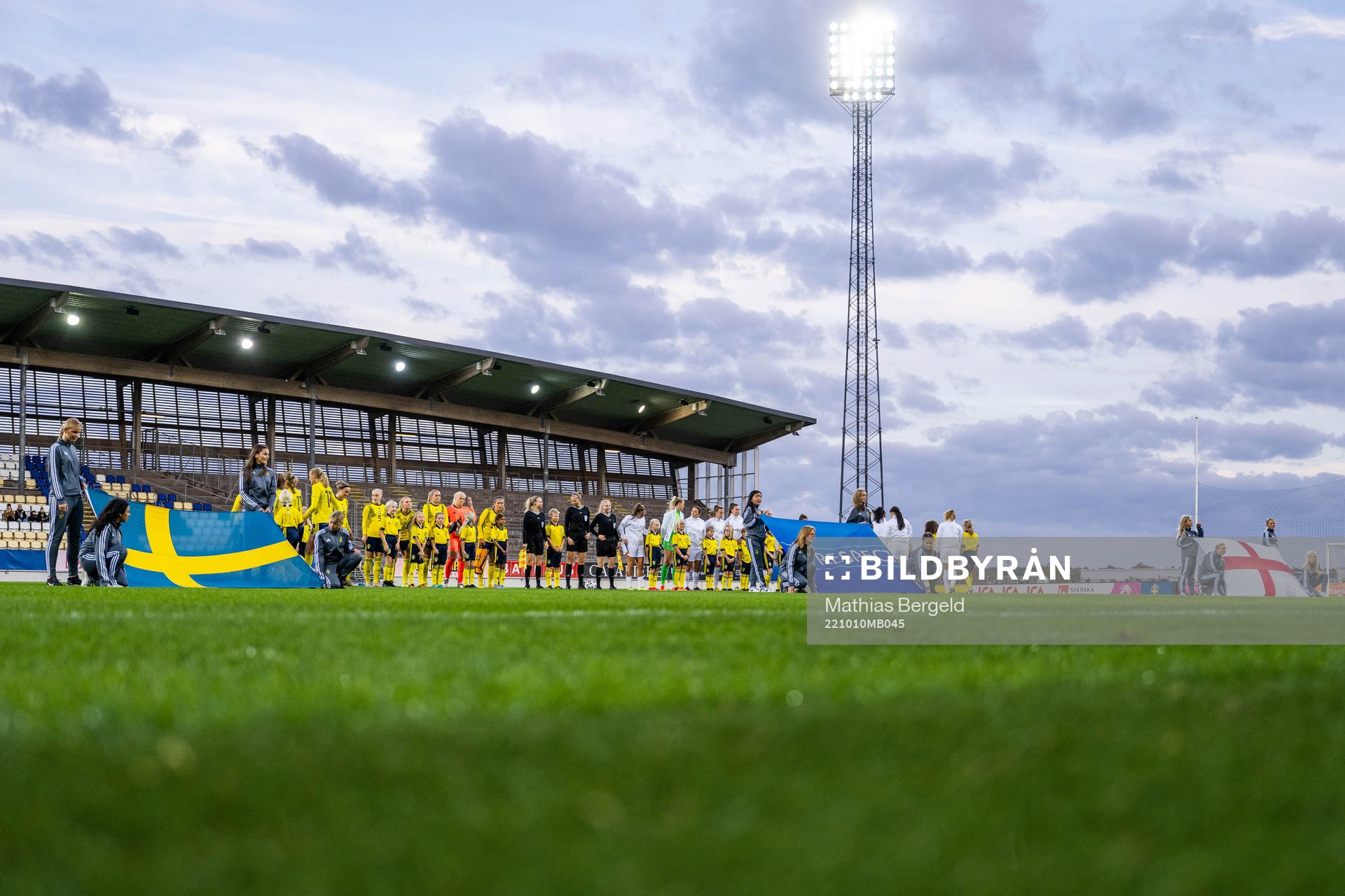 Players of Sweden and of England