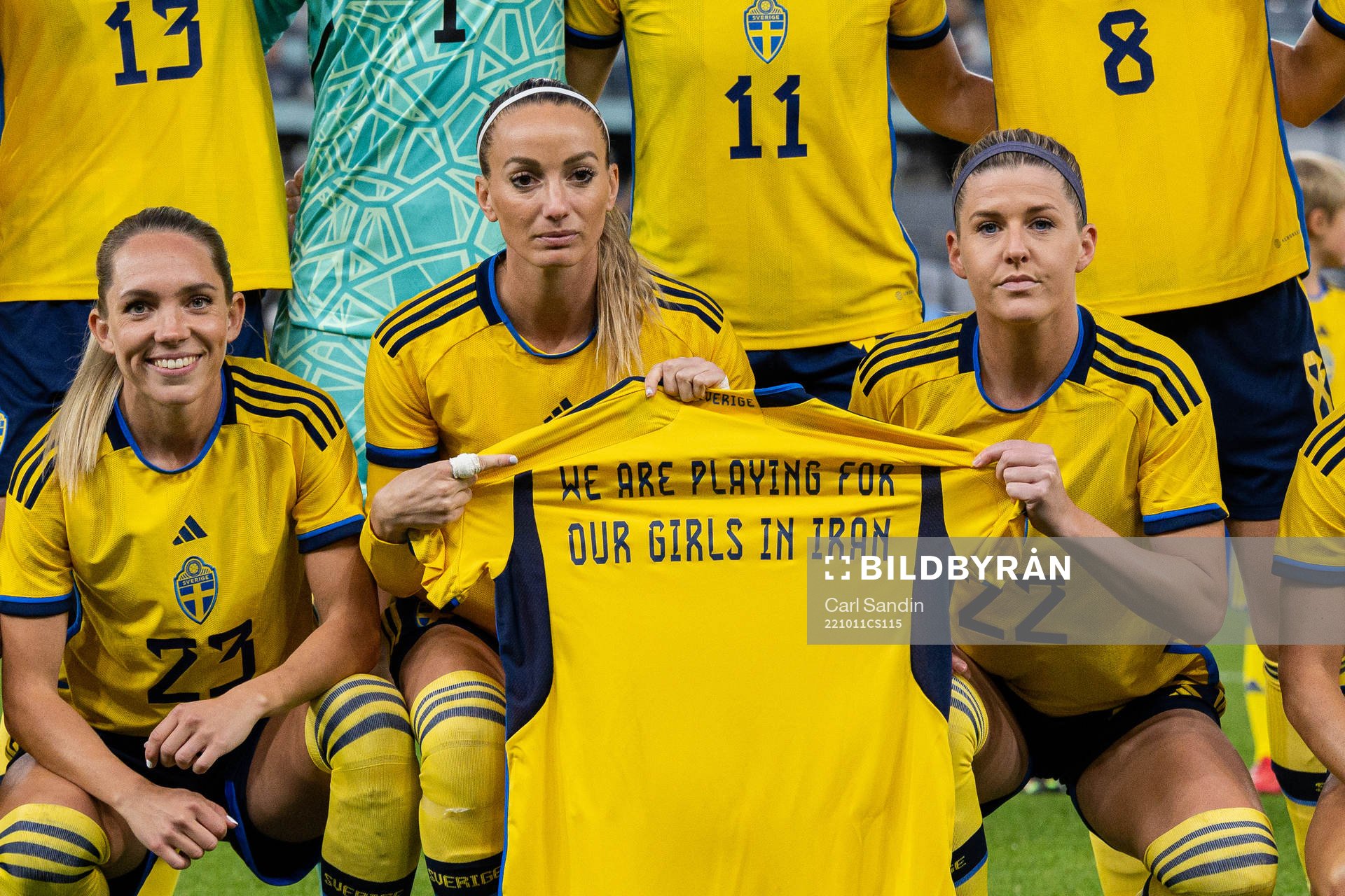 Elin Rubensson, Kosovare Asllani and Olivia Schough of Sweden ahead of the women's international friendly football match between Sweden and France on October 11, 2022 in Gothenburg.