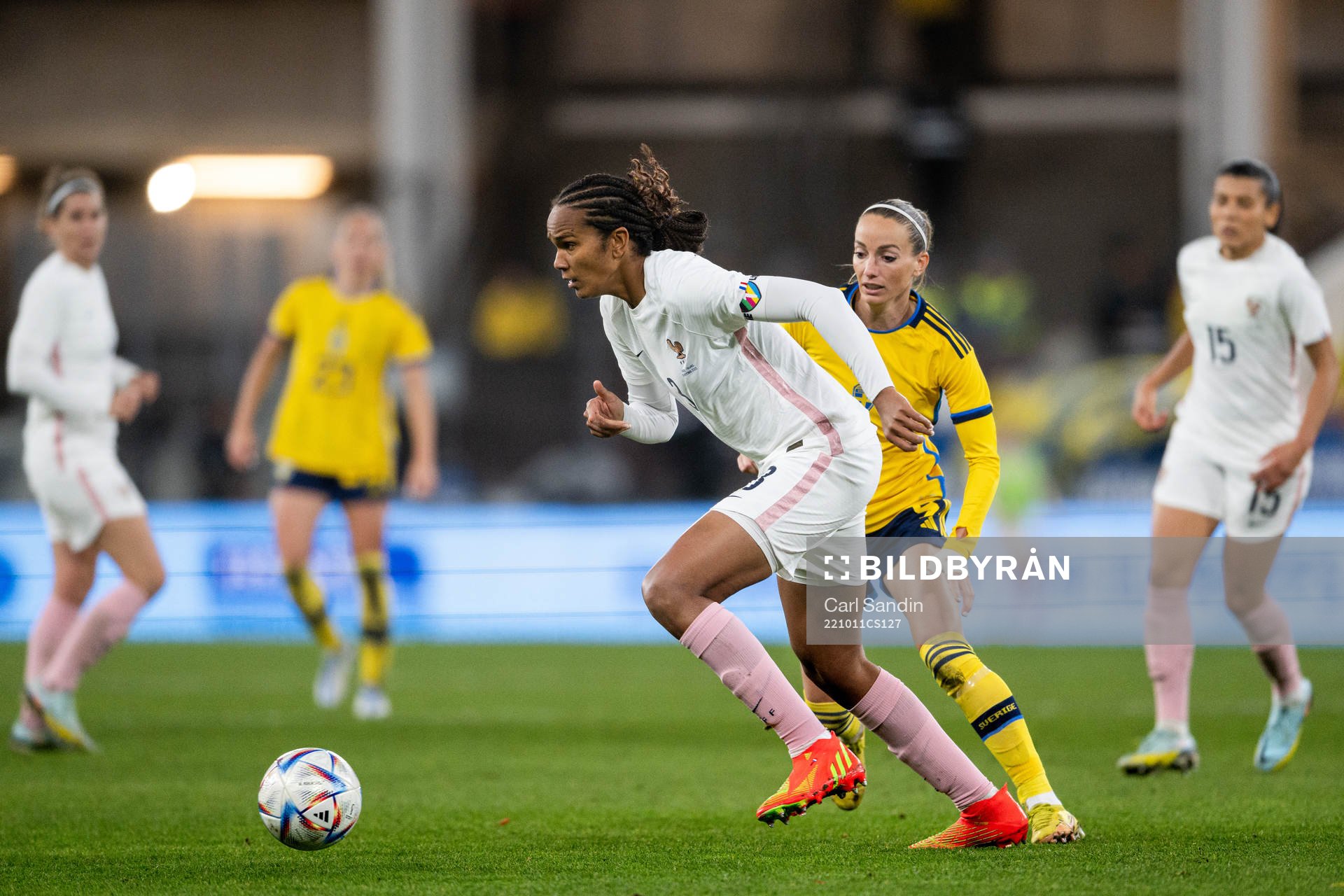 Wendie Renard of France and Kosovare Asllani of Sweden