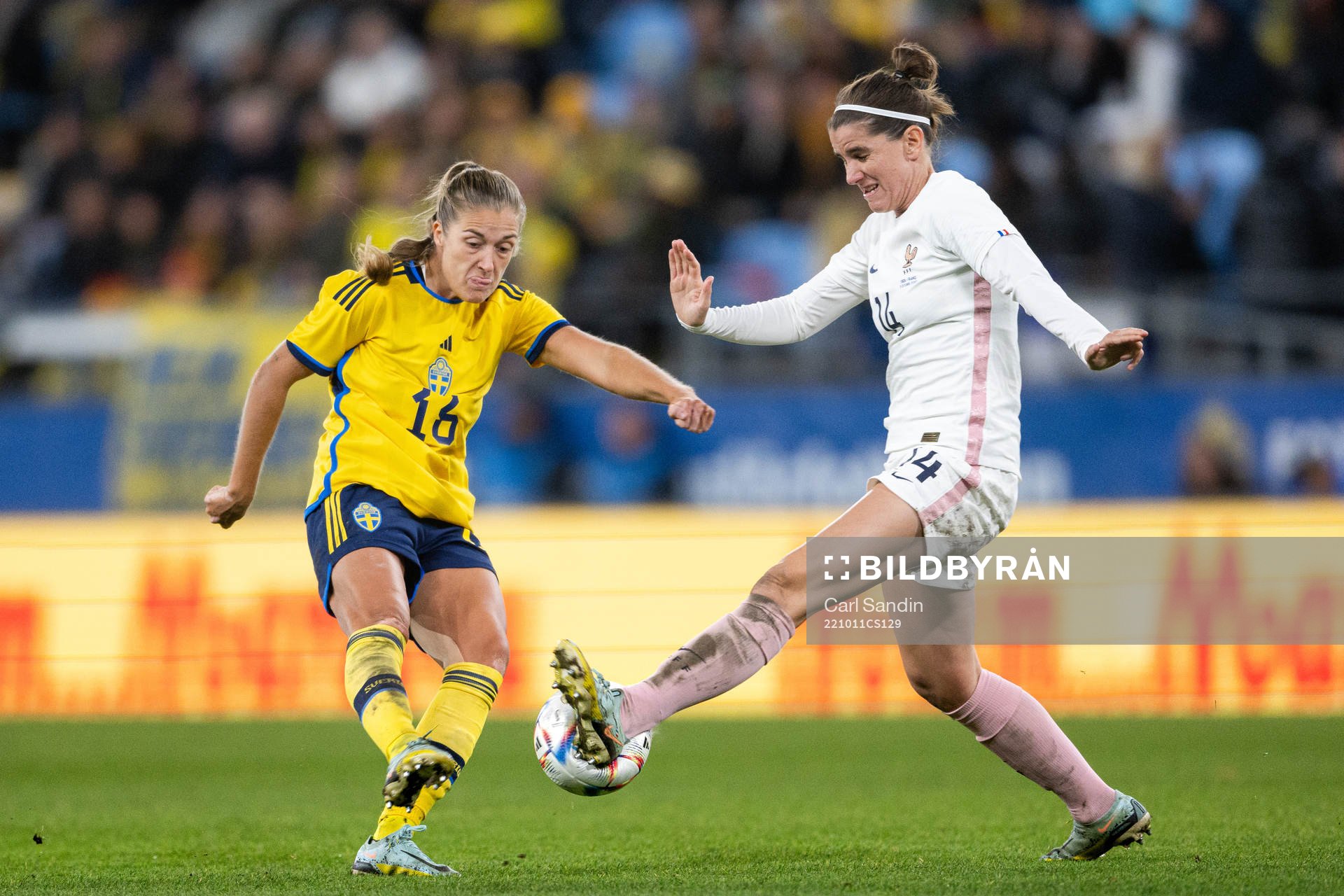 Filippa Angeldahl of Sweden and Charlotte Bilbault of