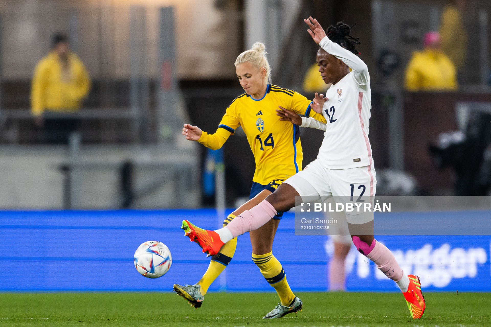 Nathalie Björn of Sweden and Melvine Malard of France
