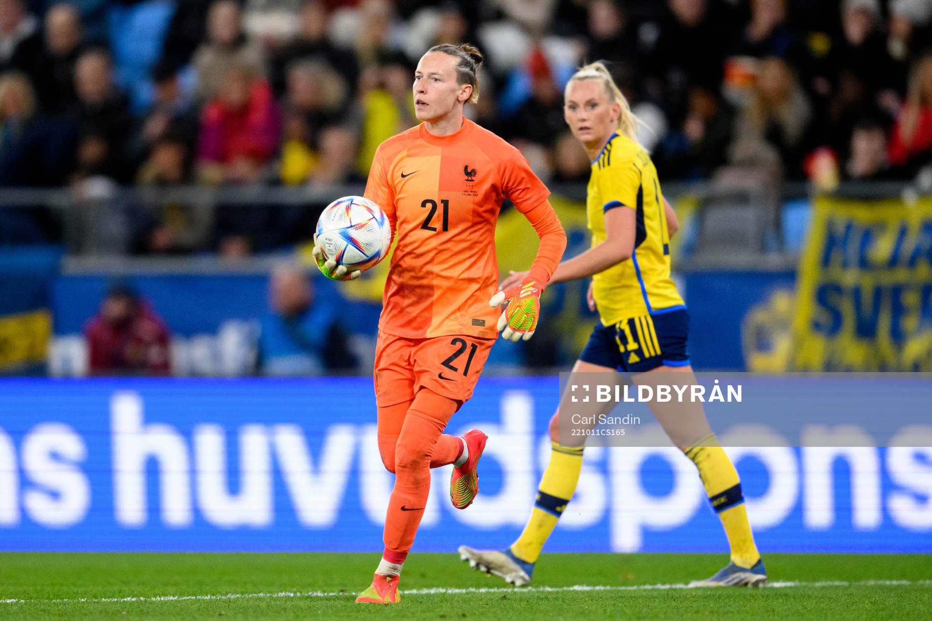 Goalkeeper Pauline Peyraud-Magnin of France