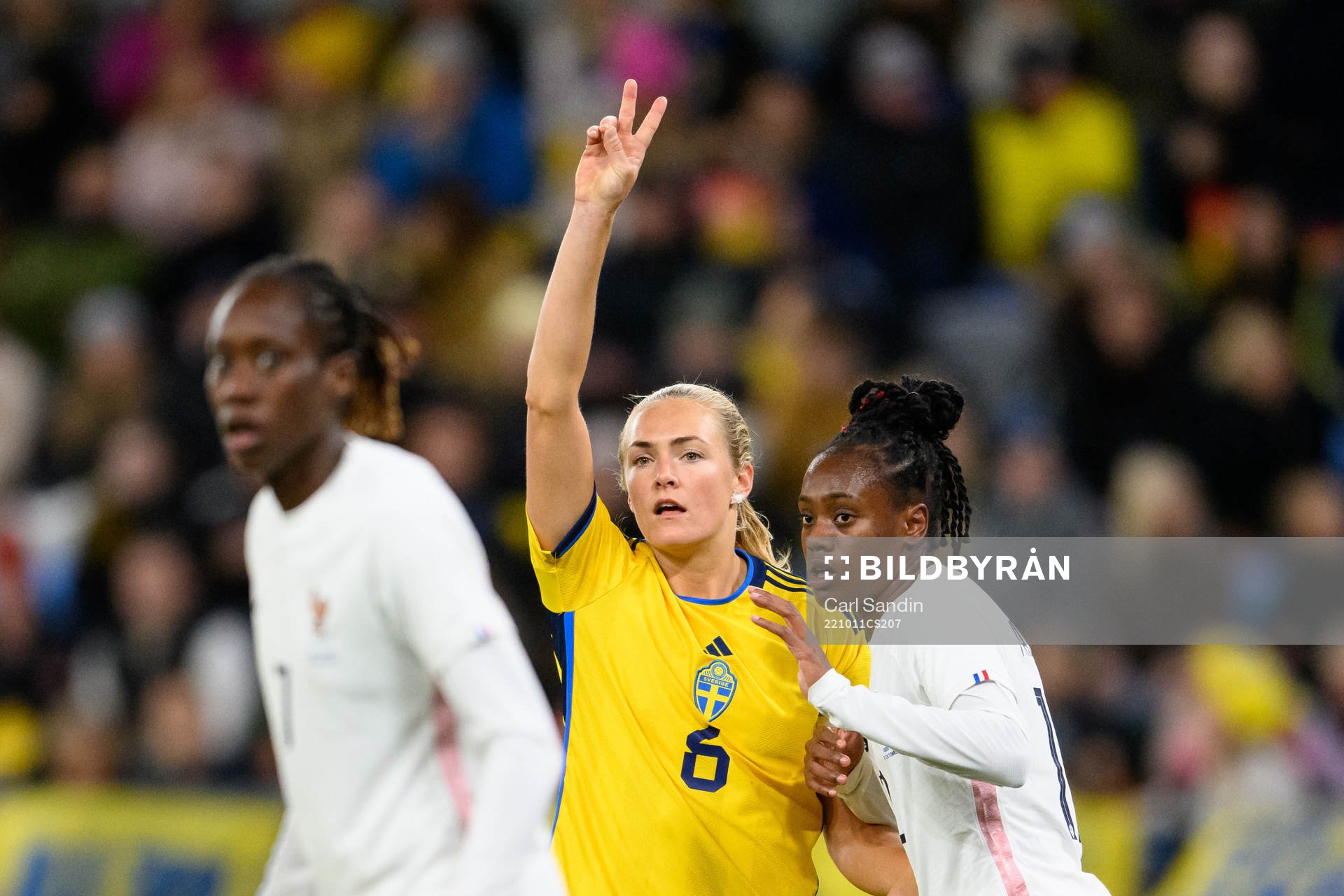 Magdalena Eriksson of Sweden and Melvine Malard of France