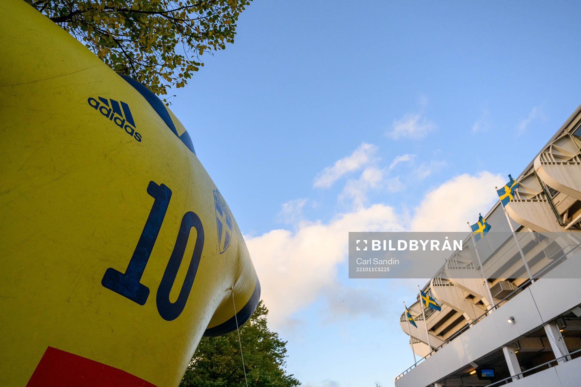 Jersey nr 10 outside the arena