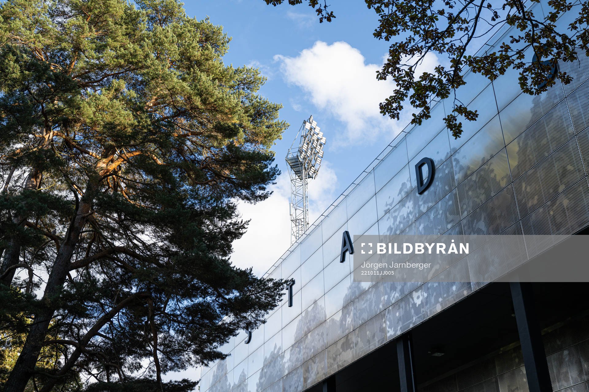 Belysningsmast och detalj på Stadsparksvallen