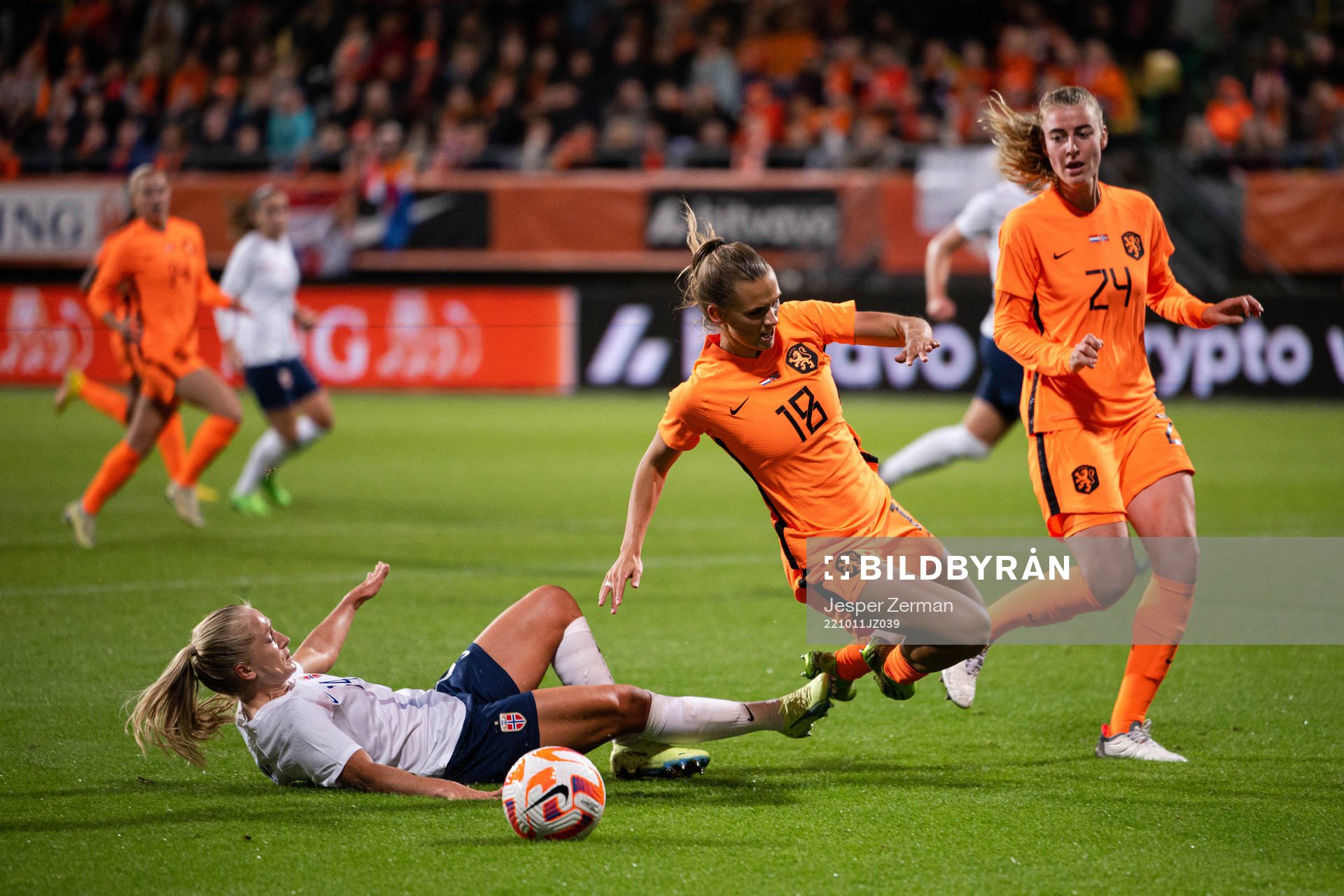 Amalie Eikeland of Norway and Kerstin Casparij of