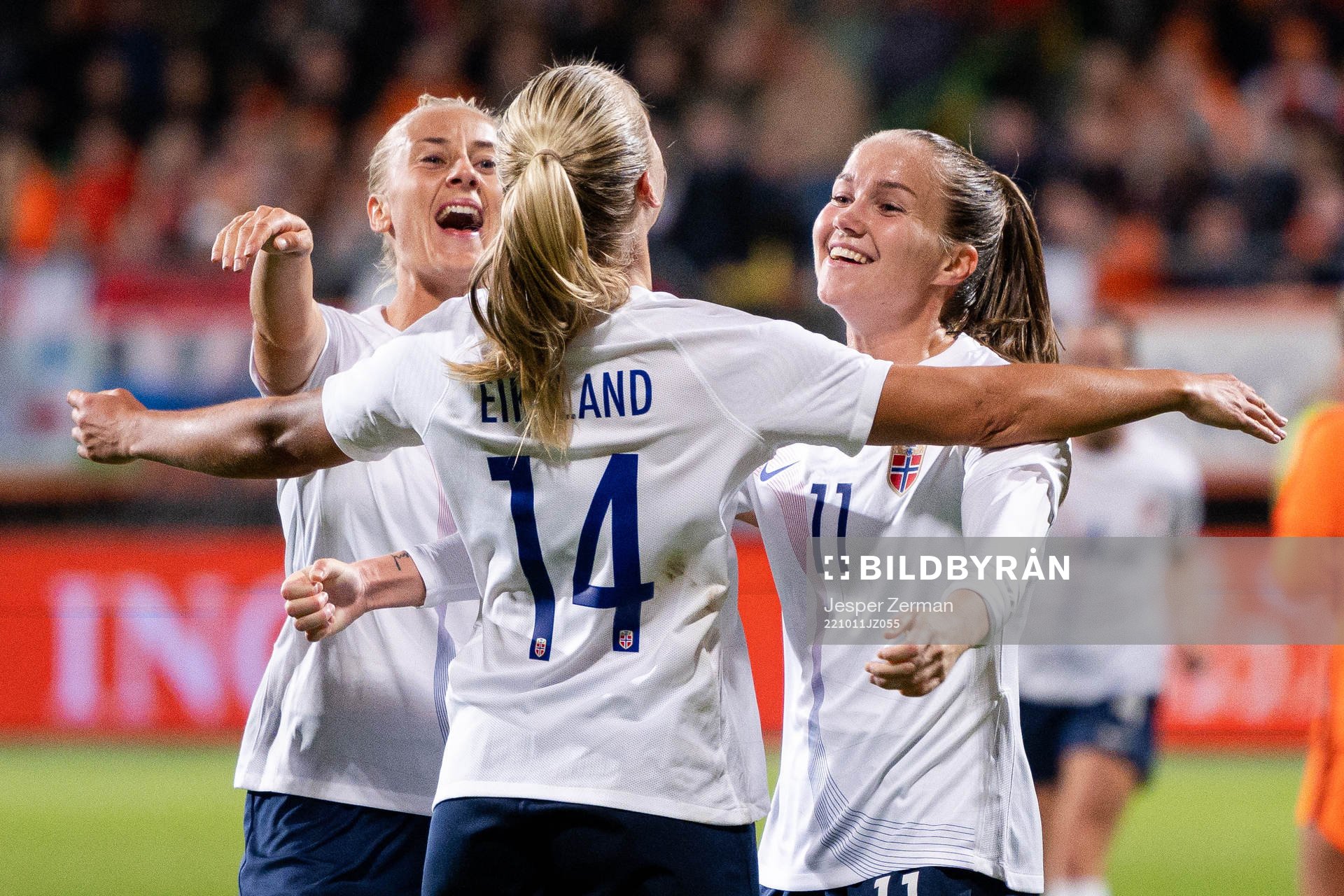 Anja Sønstevold , Amalie Eikeland and Guro Reiten of