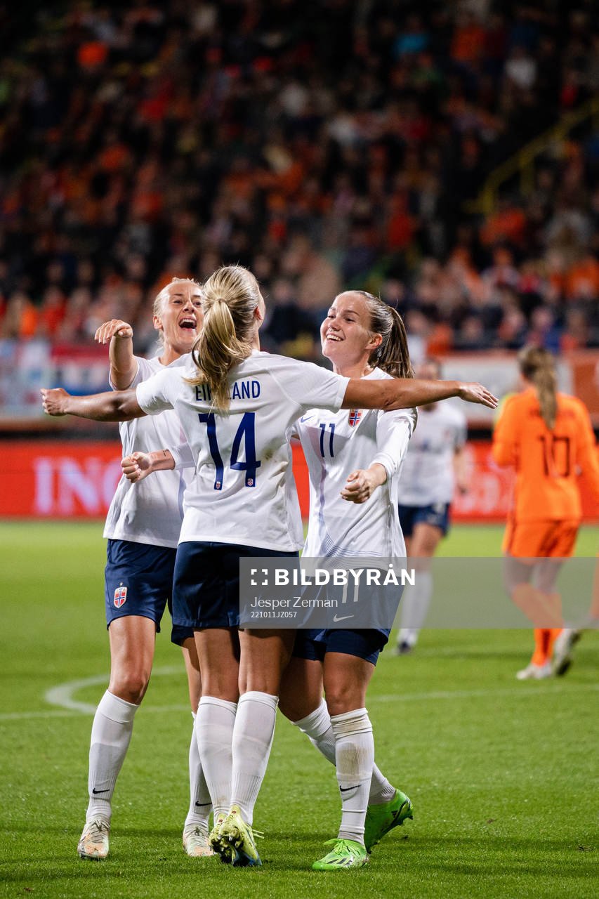 Anja Sønstevold , Amalie Eikeland and Guro Reiten of