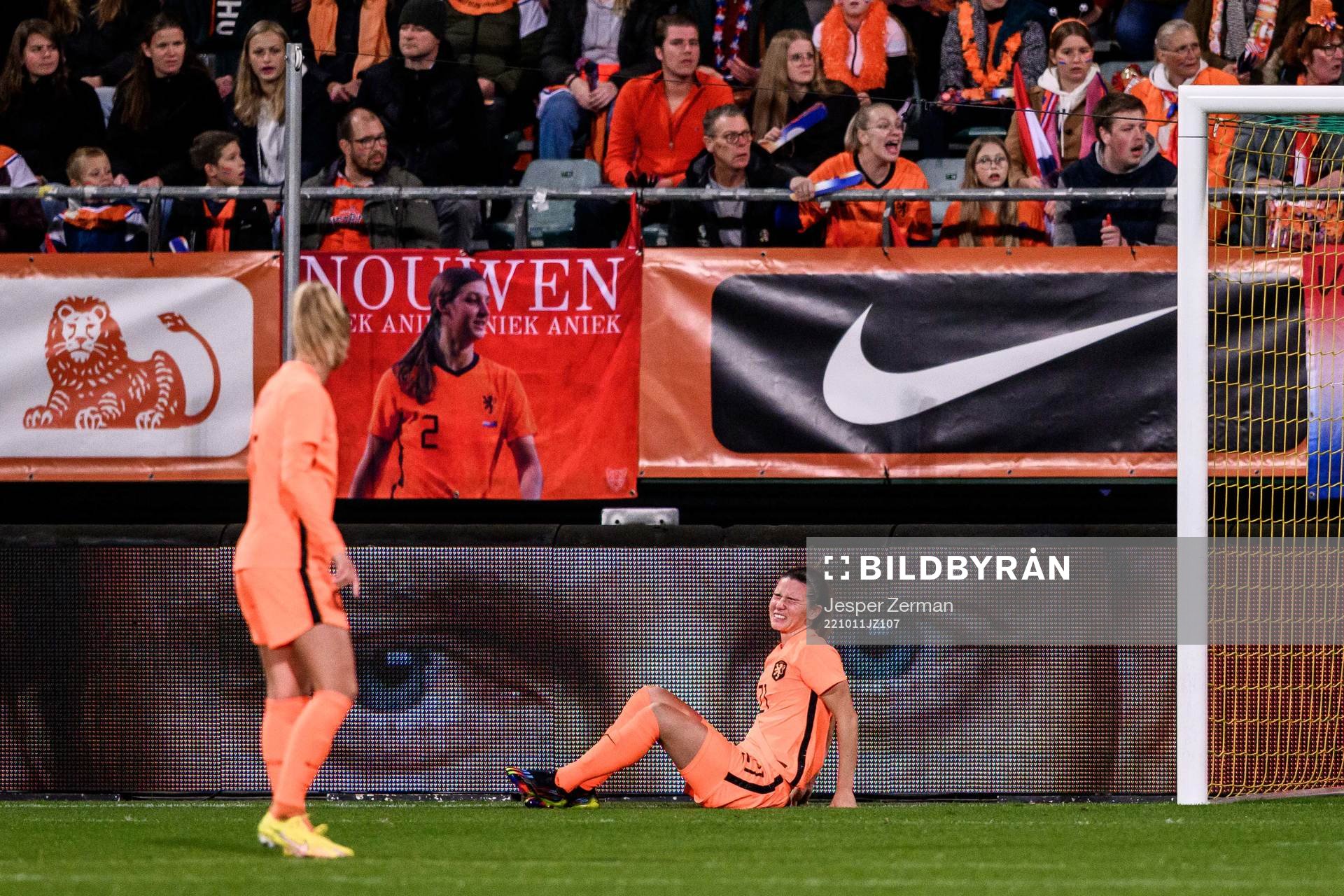 Damaris Egurrola of The Netherlands in pain