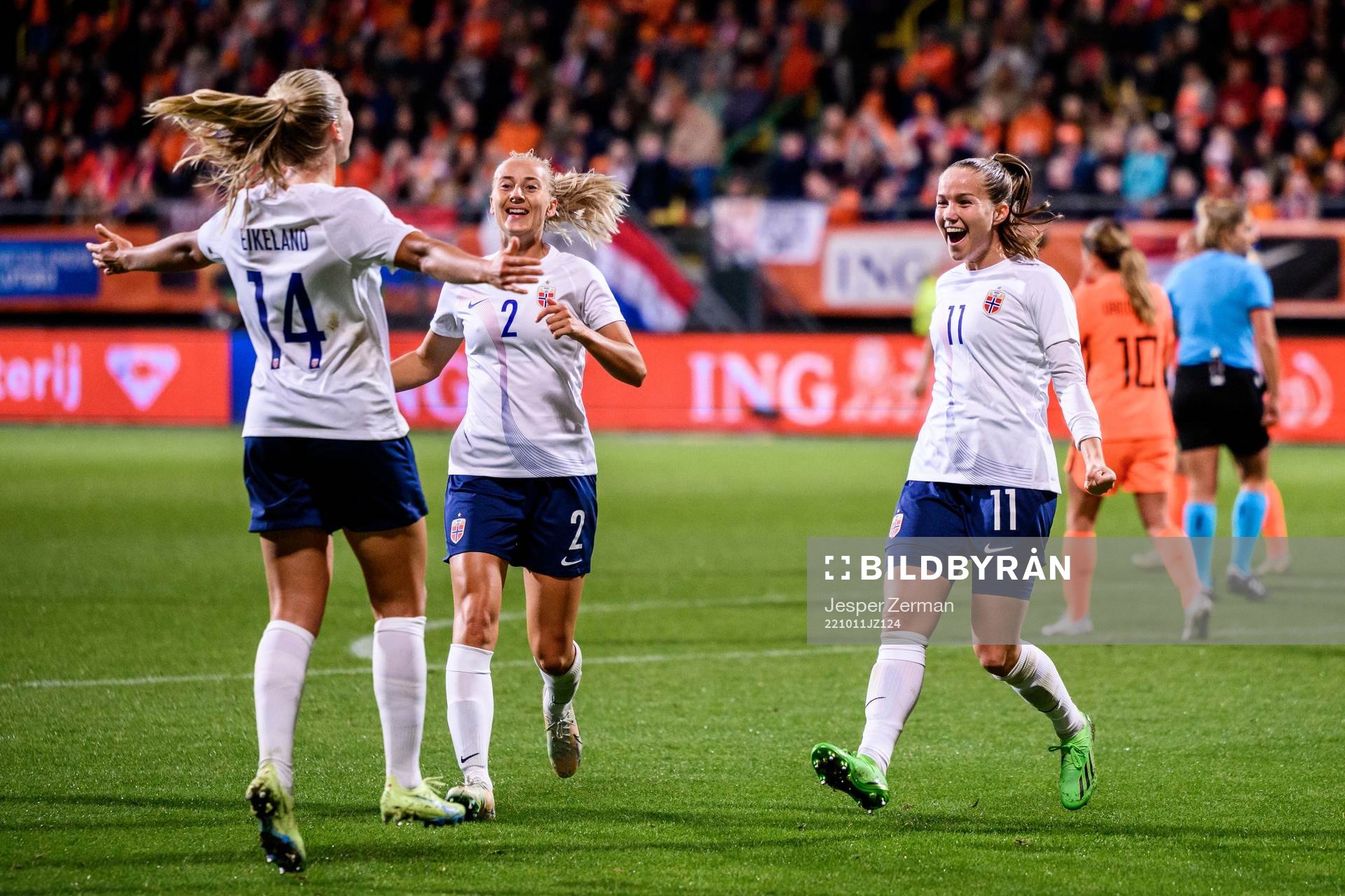 Amalie Eikeland, Anja Sønstevold and Guro Reiten of Norway