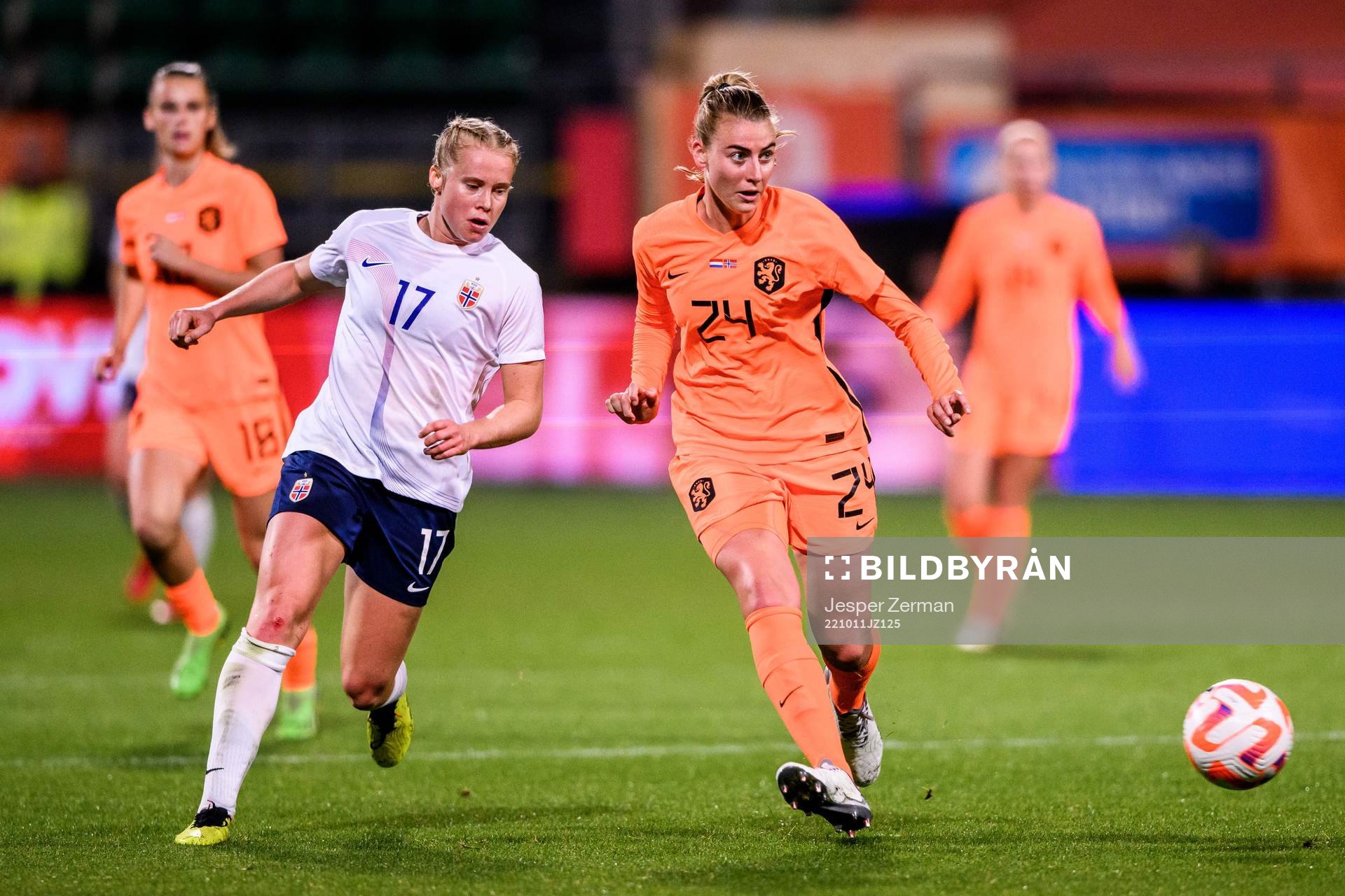 Julie Blakstad of Norway and Lisa Doorn of The Netherlands