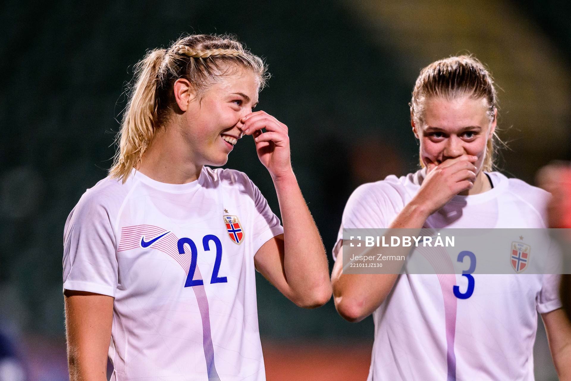 Sophie Roman Haug and Mathilde Harviken of Norway