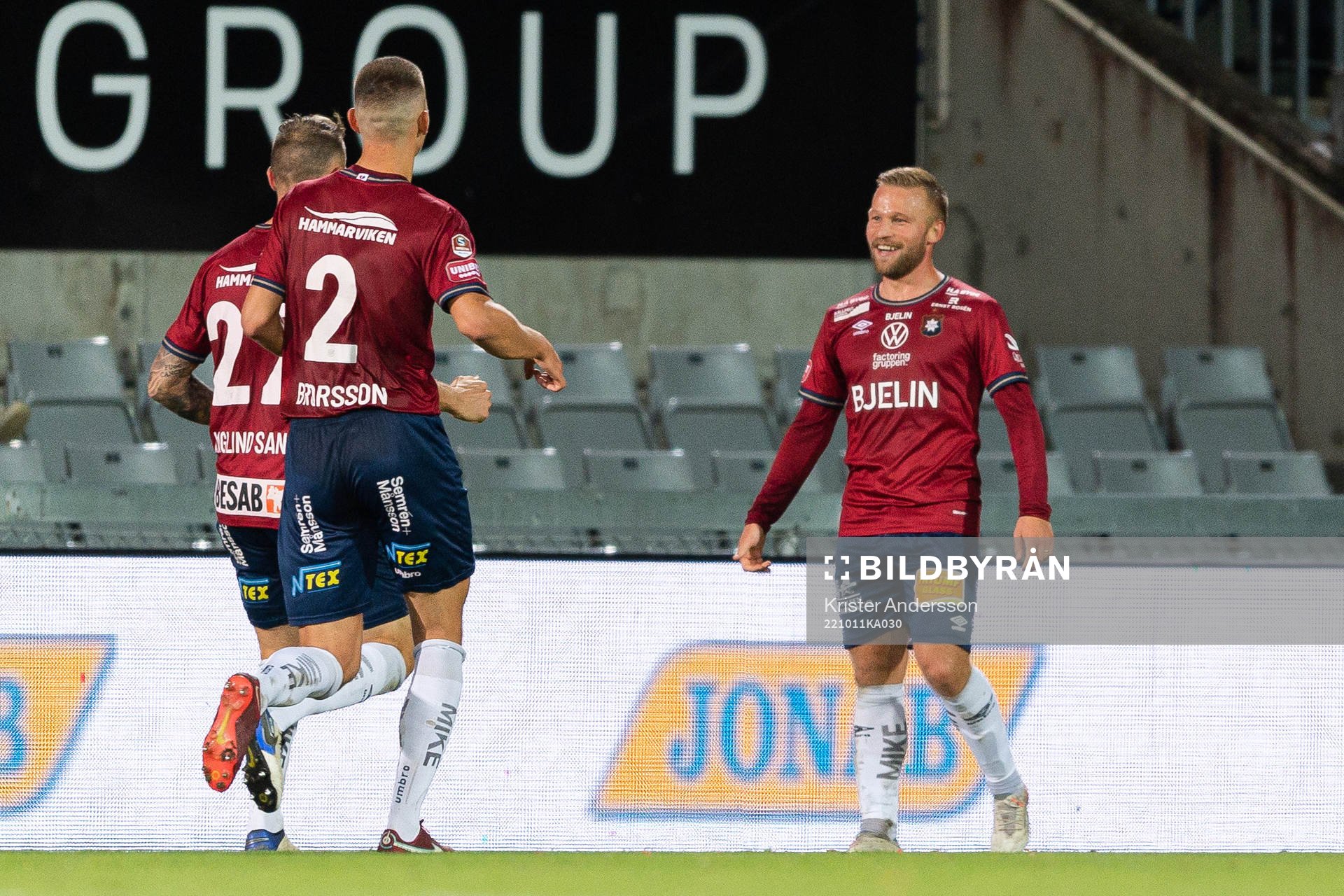 Örgrytes Nicklas Bärkroth jublar