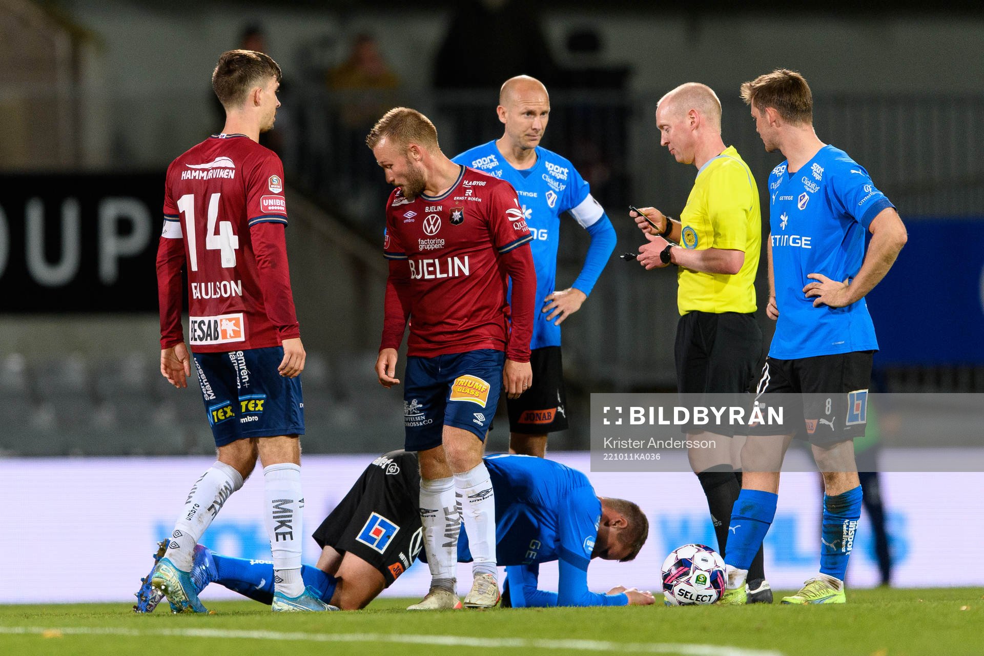 Örgrytes Nicklas Bärkroth får gult kort
