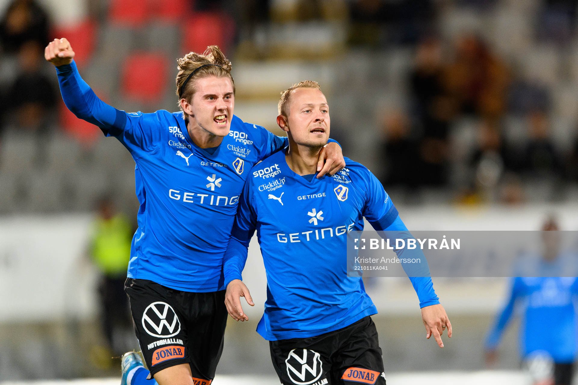 Halmstads Erik Ahlstrand och Joel Allansson jublar