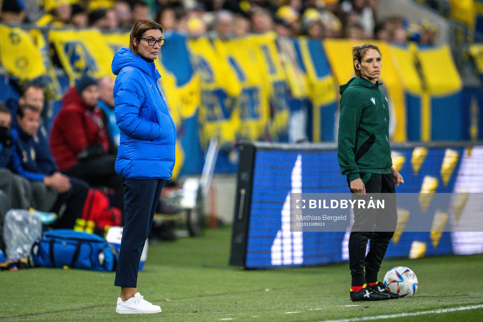 Head coach Corinne Diacre of France