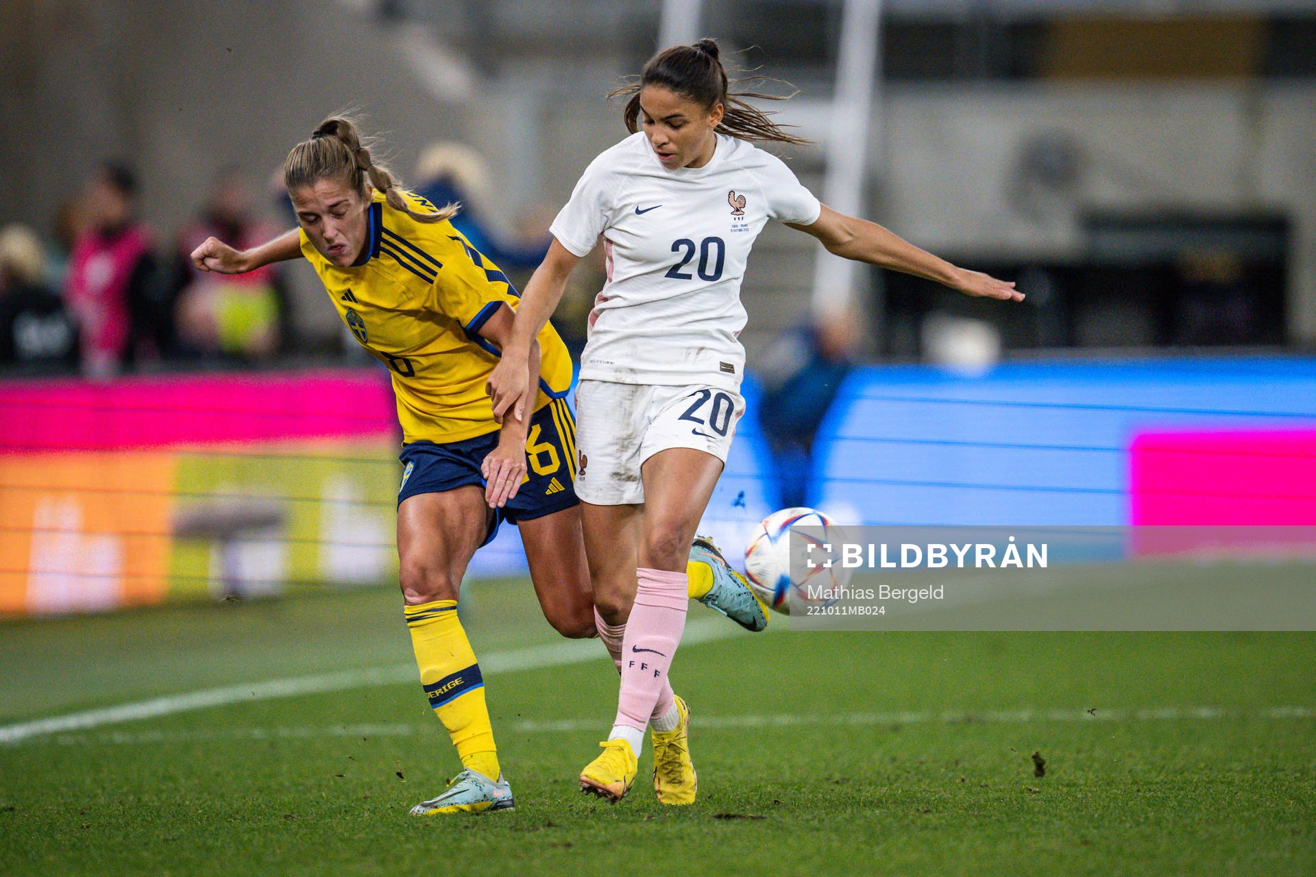 Filippa Angeldahl of Sweden and Delphine Cascarino of France