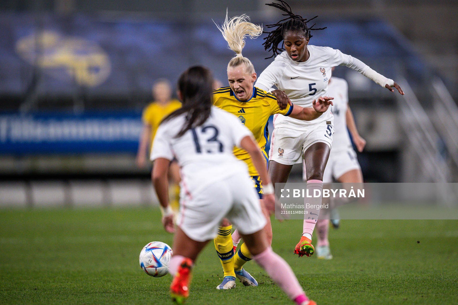 Stina Blackstenius of Sweden and Aissatou Tounkara of France
