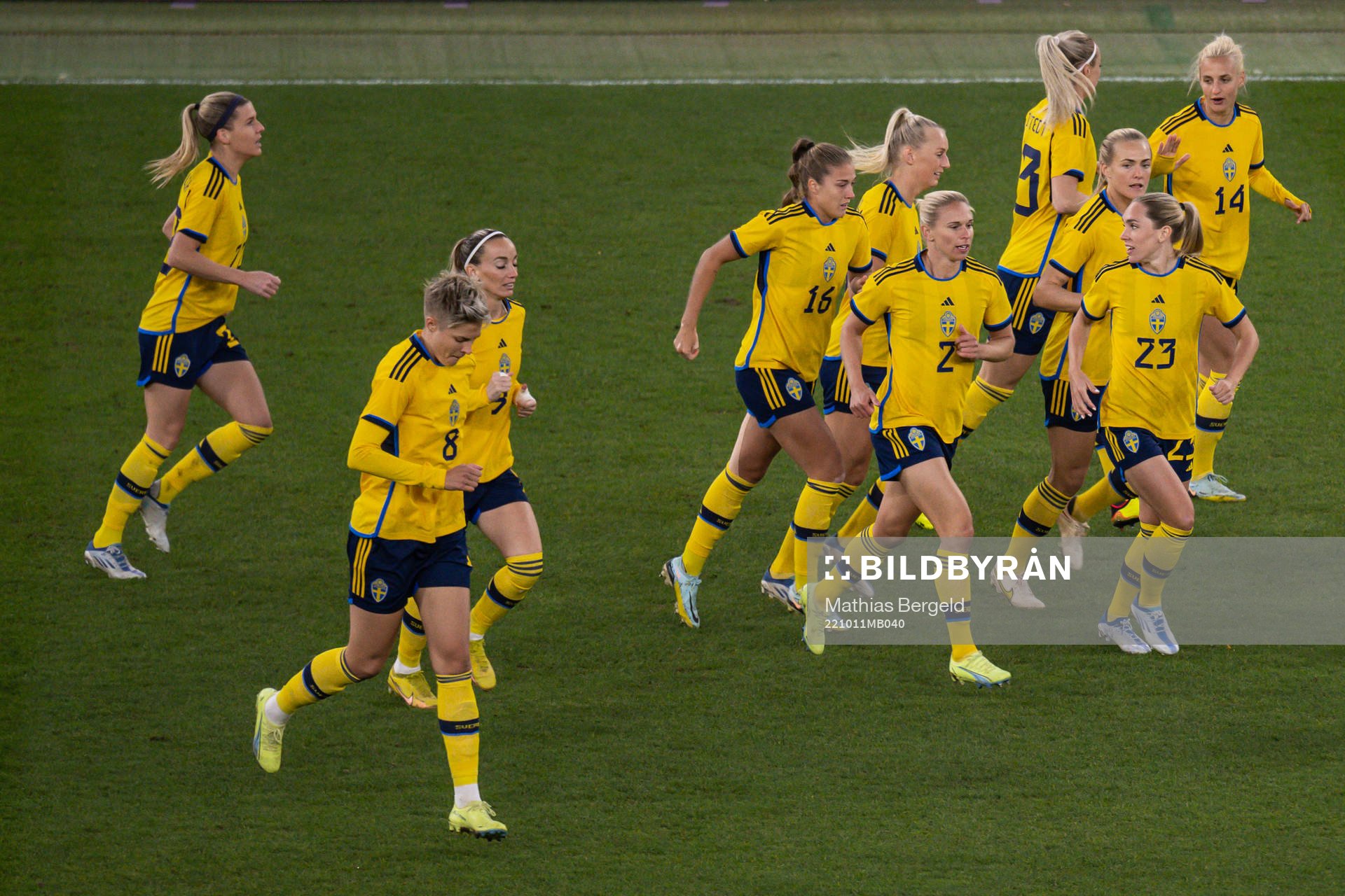 Players of Sweden celebrate with Filippa Angeldahl