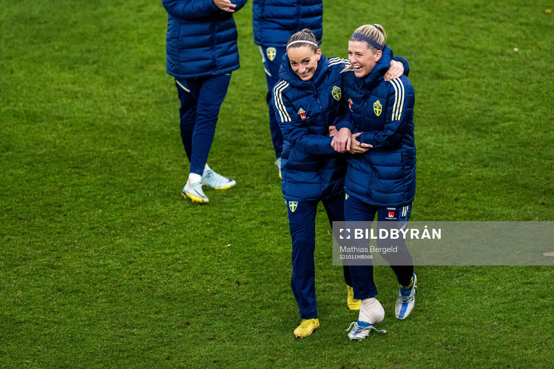 Kosovare Asllani and Olivia Schough of Sweden celebrate