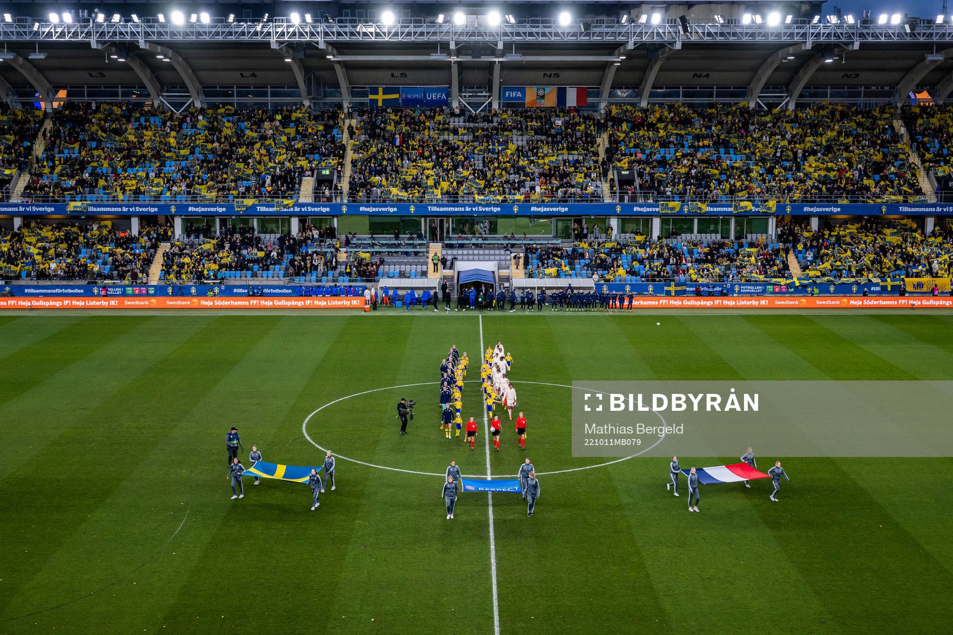 Players of Sweden and of France enter the arena