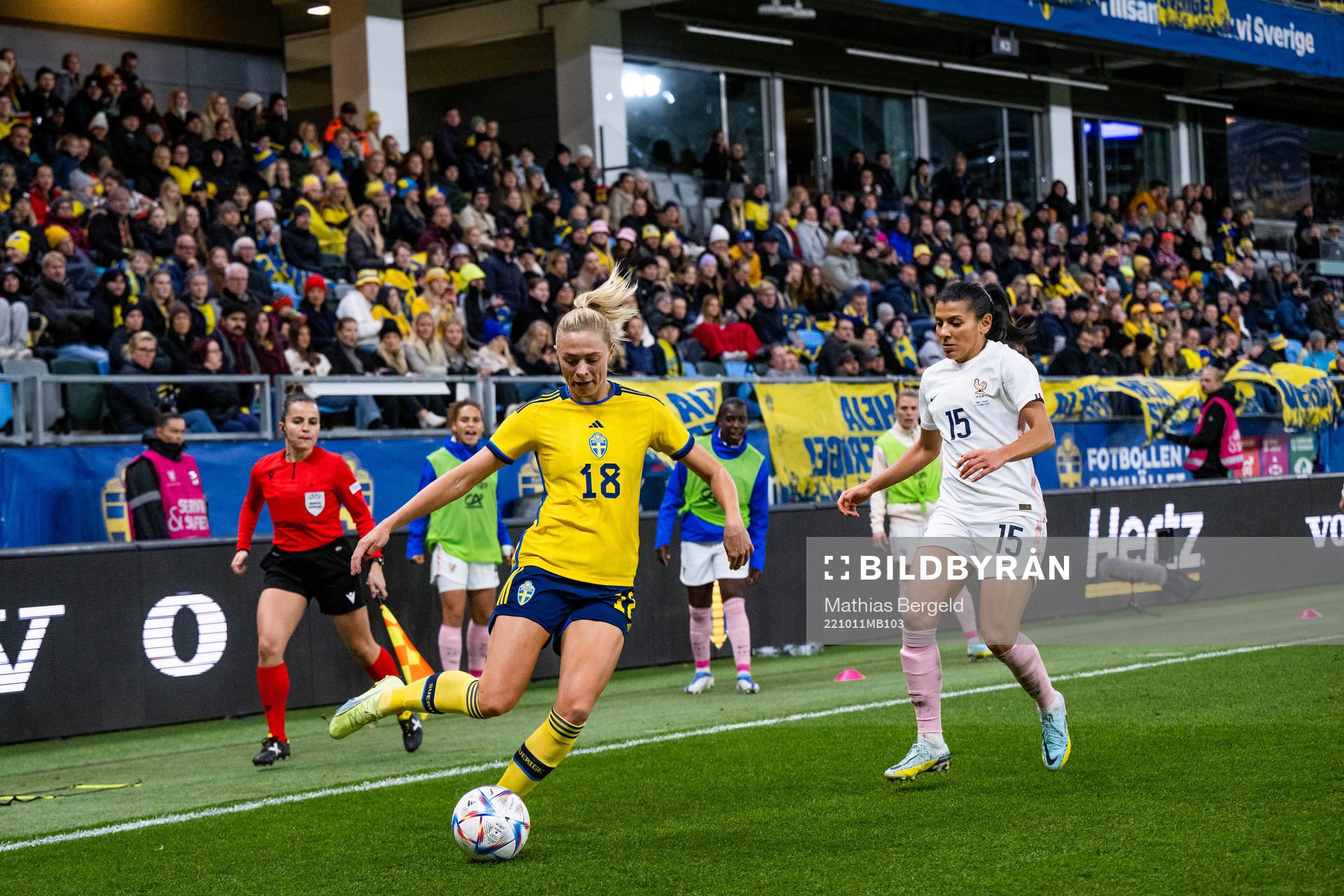 Fridolina Rolfö of Sweden and Kenza Dali of France